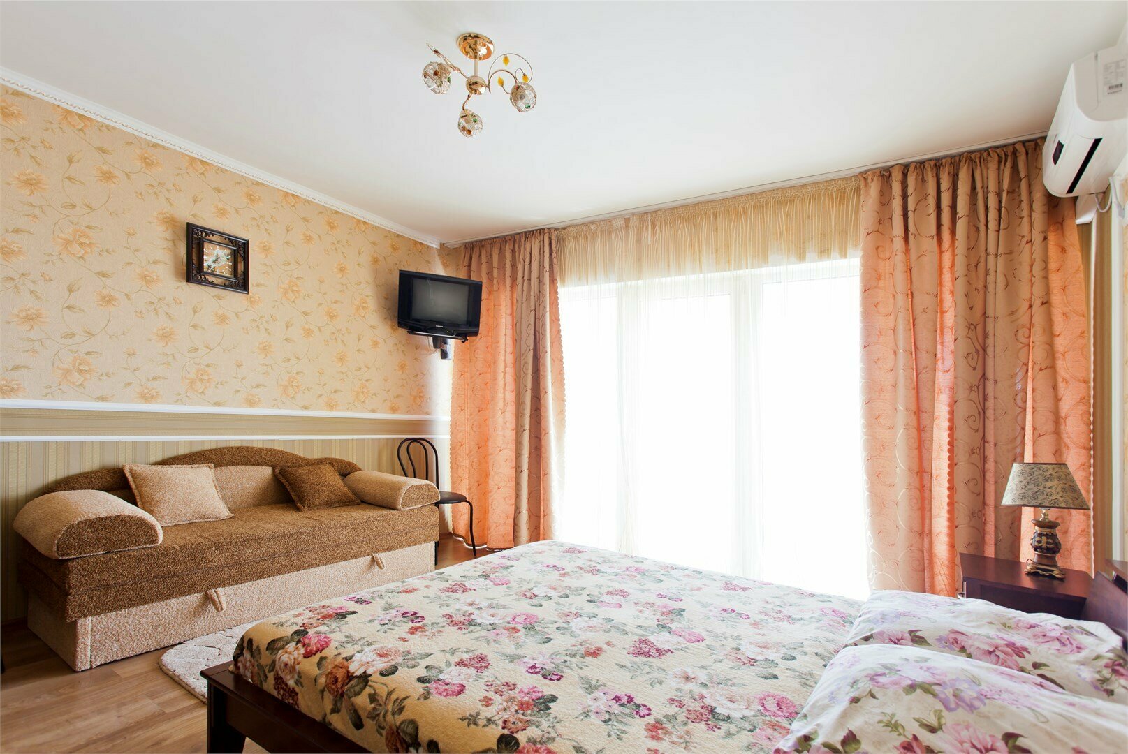 Полулюкс с балконом