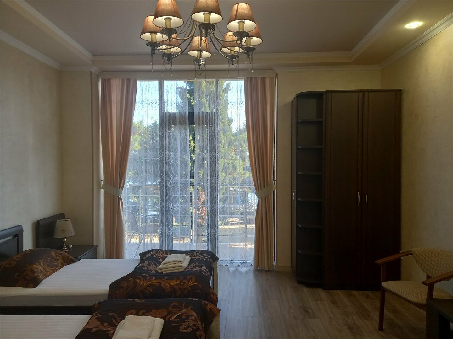 "Комфорт+"  с видом на набережную (2-й этаж)