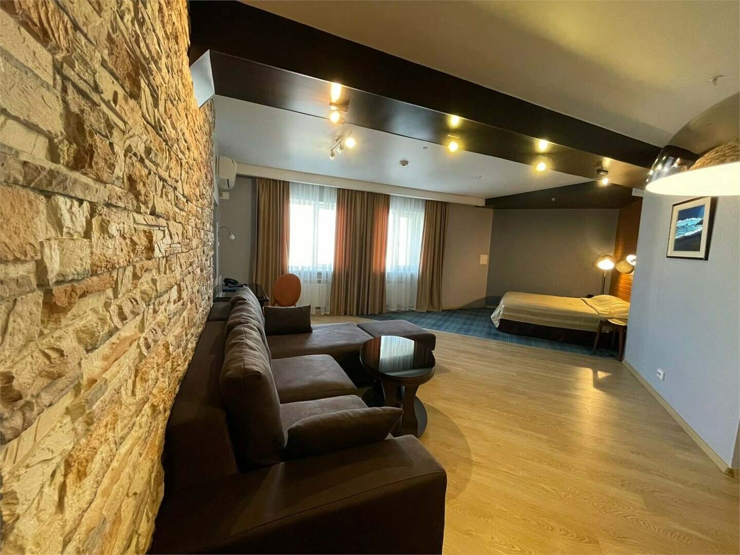 Джуниор Сюит трехместный