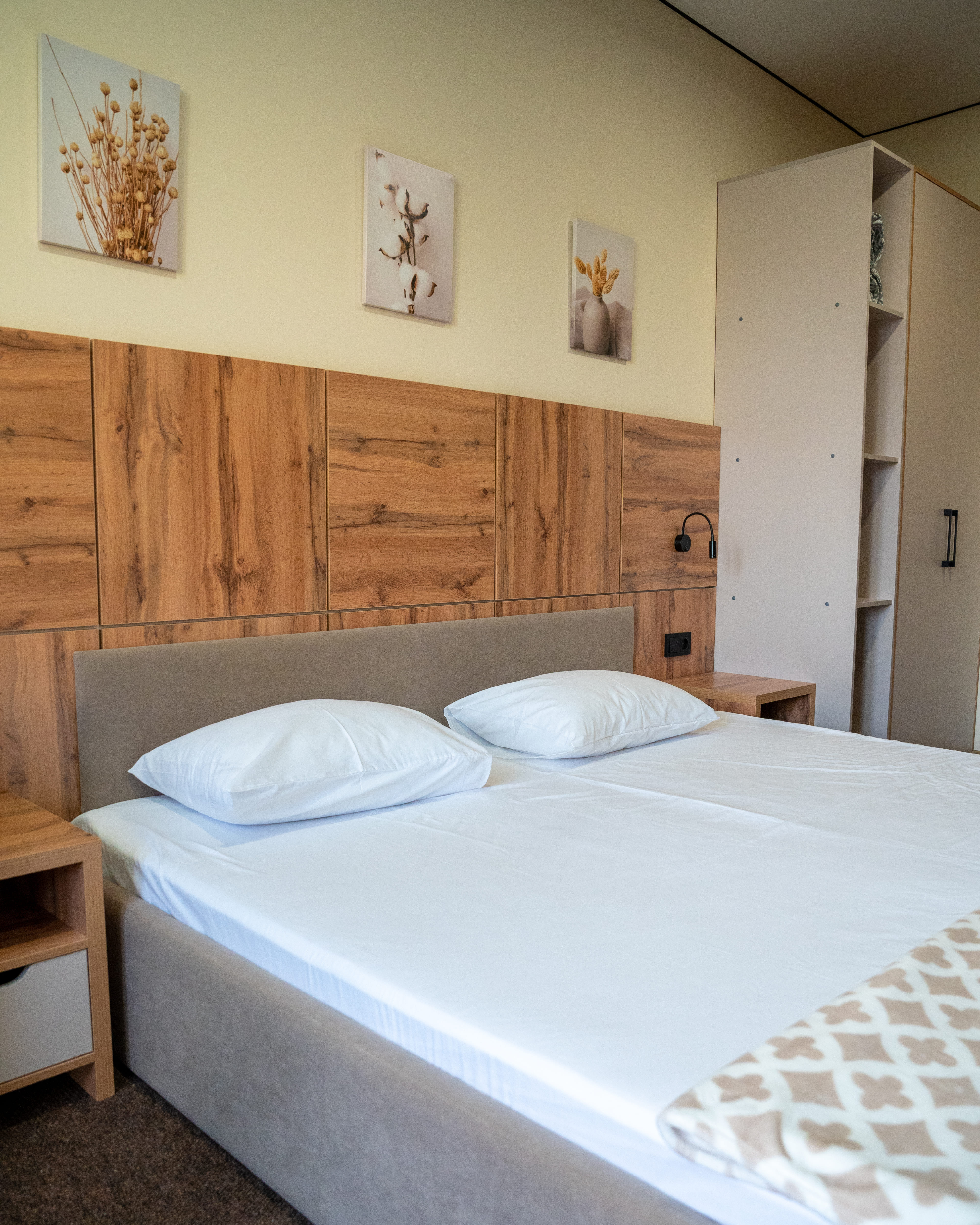 Улучшенный номер с кроватью размера «king-size» или 2 отдельными кроватями