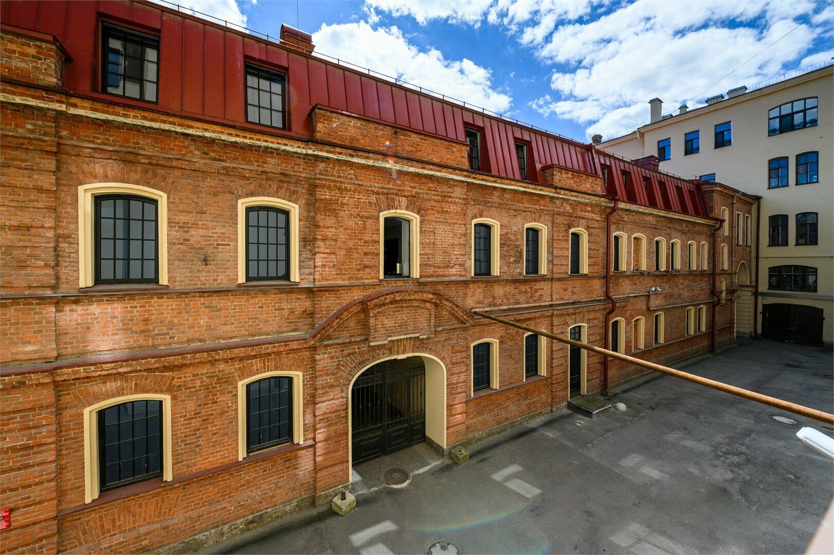 Стандартный номер с 1 кроватью и видом на набережную или во двор