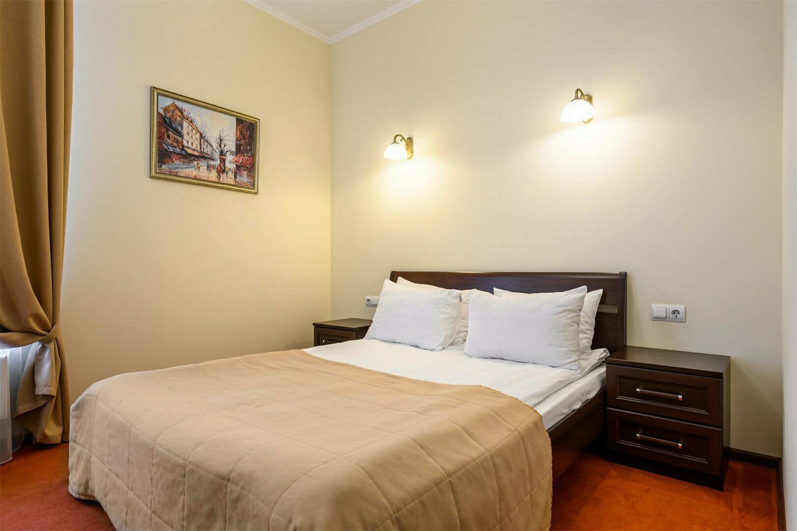 Стандартный номер с 1 кроватью и видом на набережную или во двор