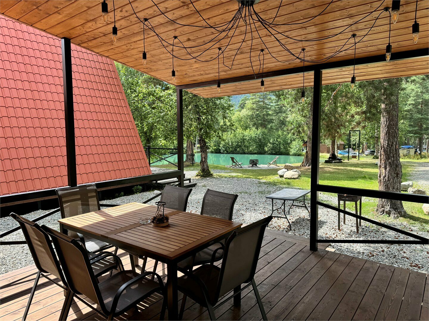 Коттедж с видом на озеро