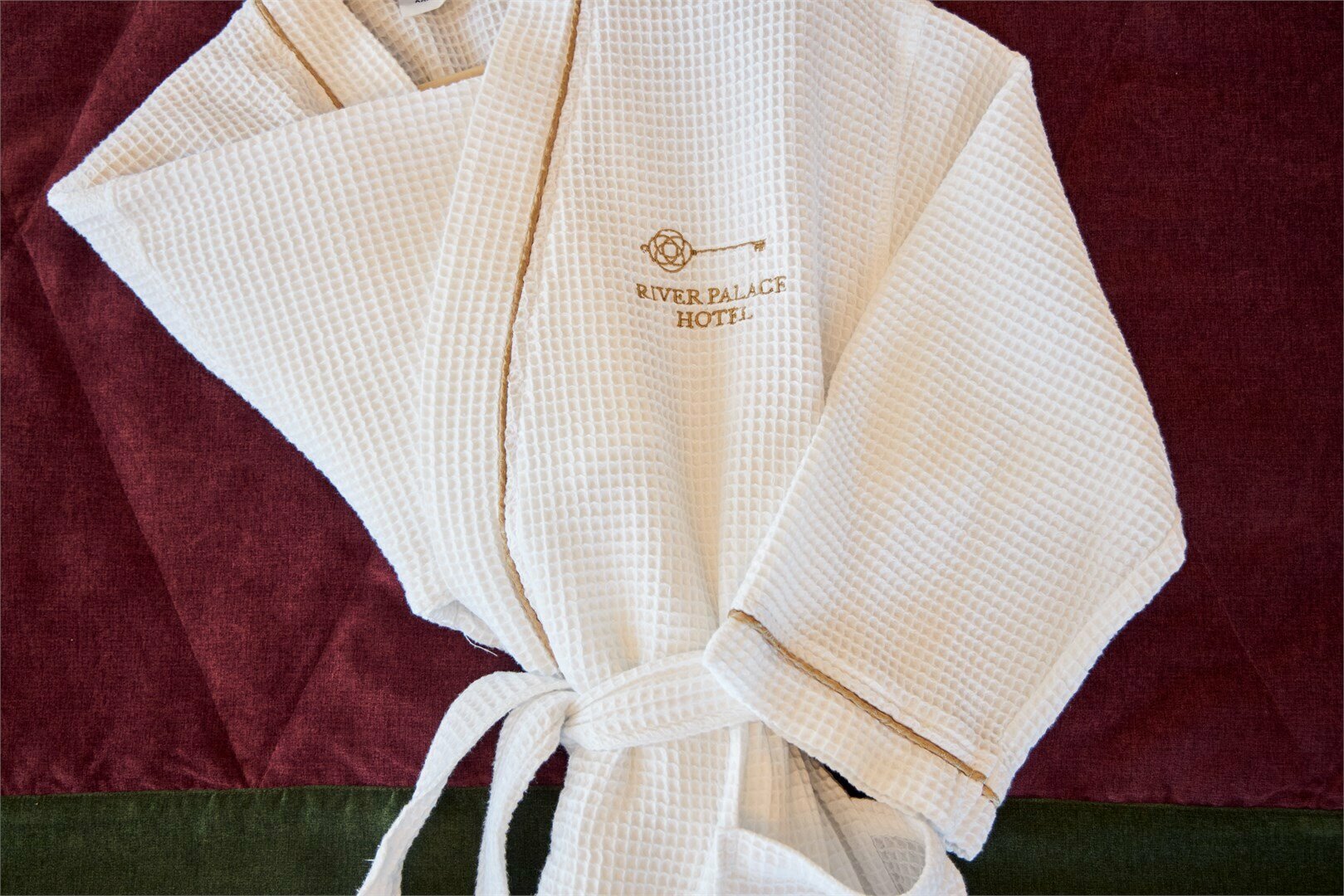 Двухкомнатный люкс | Вид на Неву