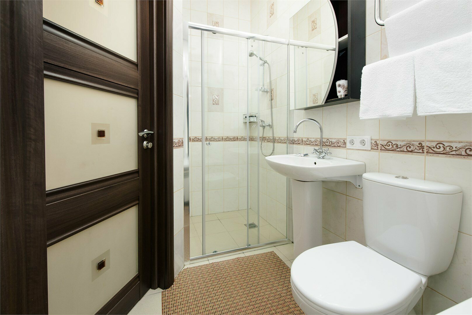 Комната с 2-мя односпальными кроватями и кресло-кровать