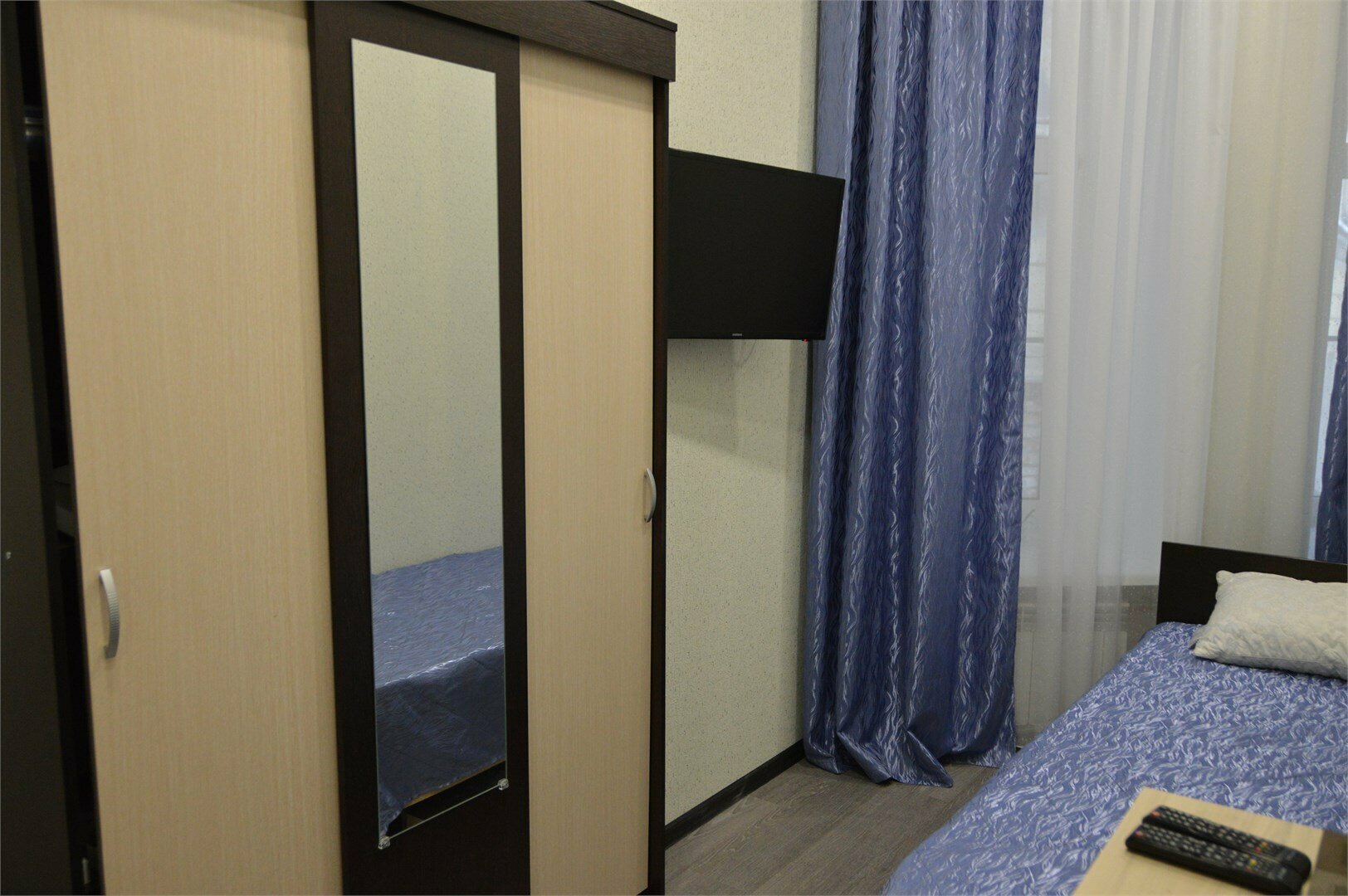 Комната для одного внешней ванной комнатой