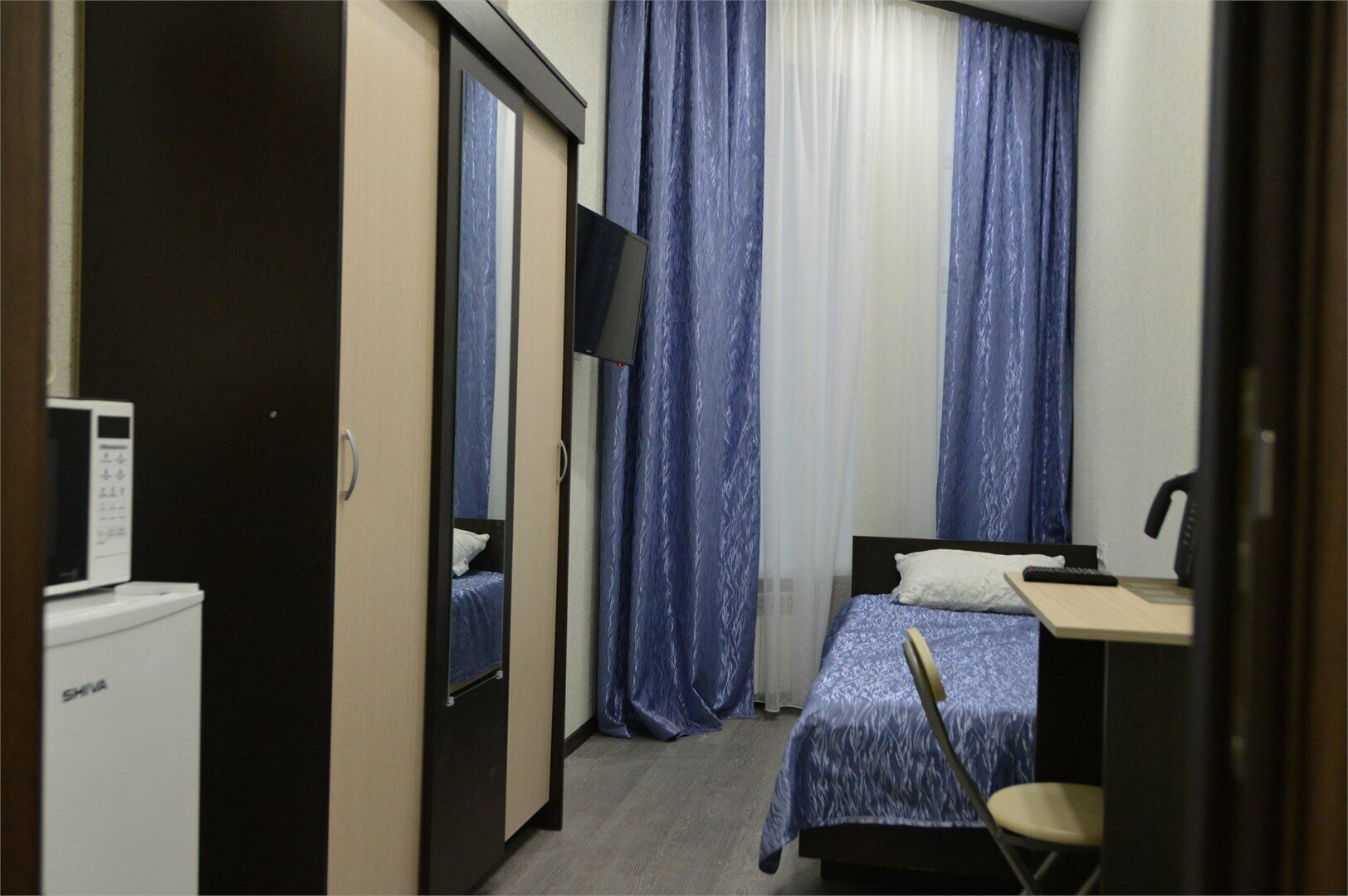 Комната для одного внешней ванной комнатой