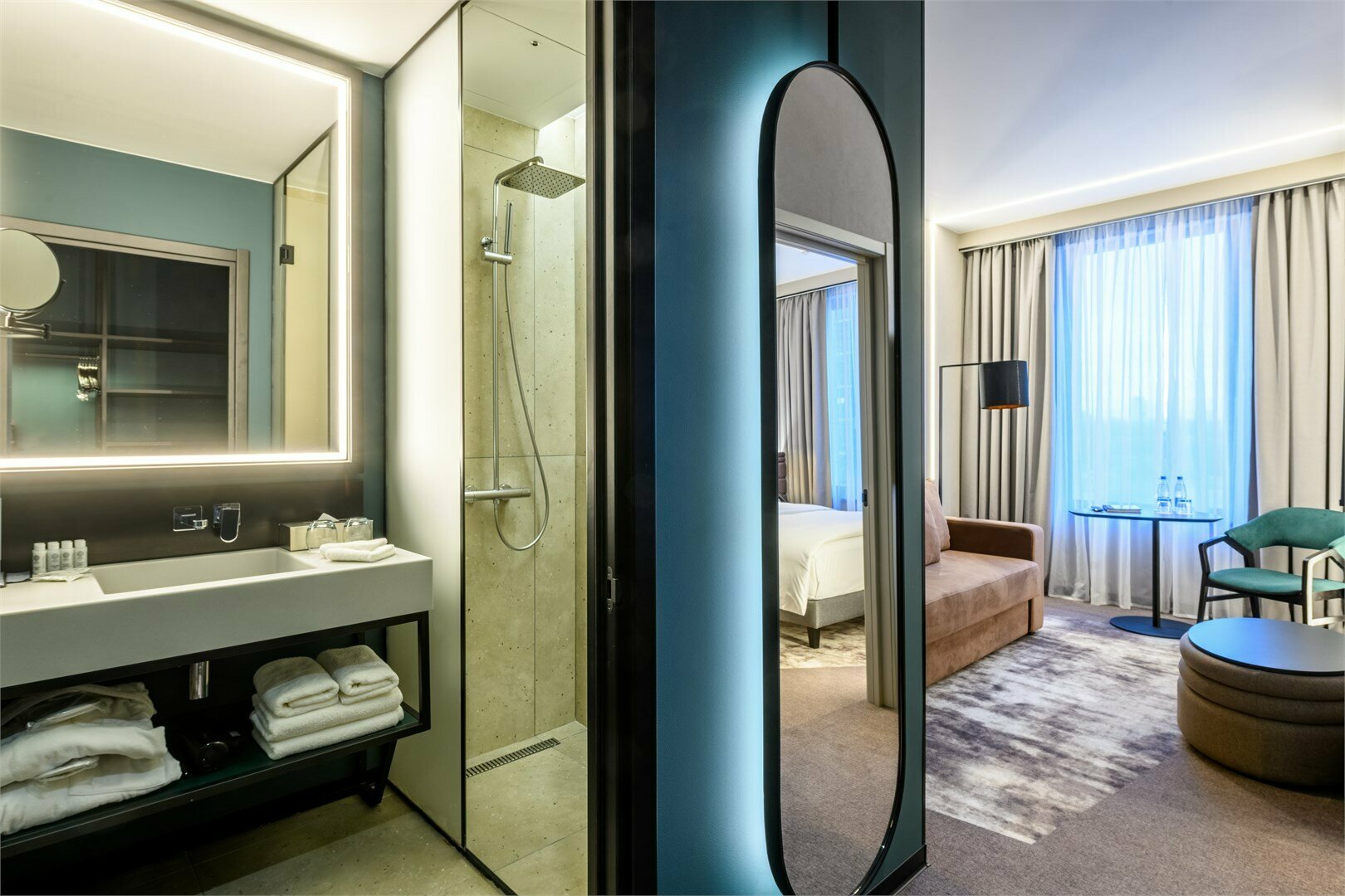 Полулюкс с одной большой кроватью