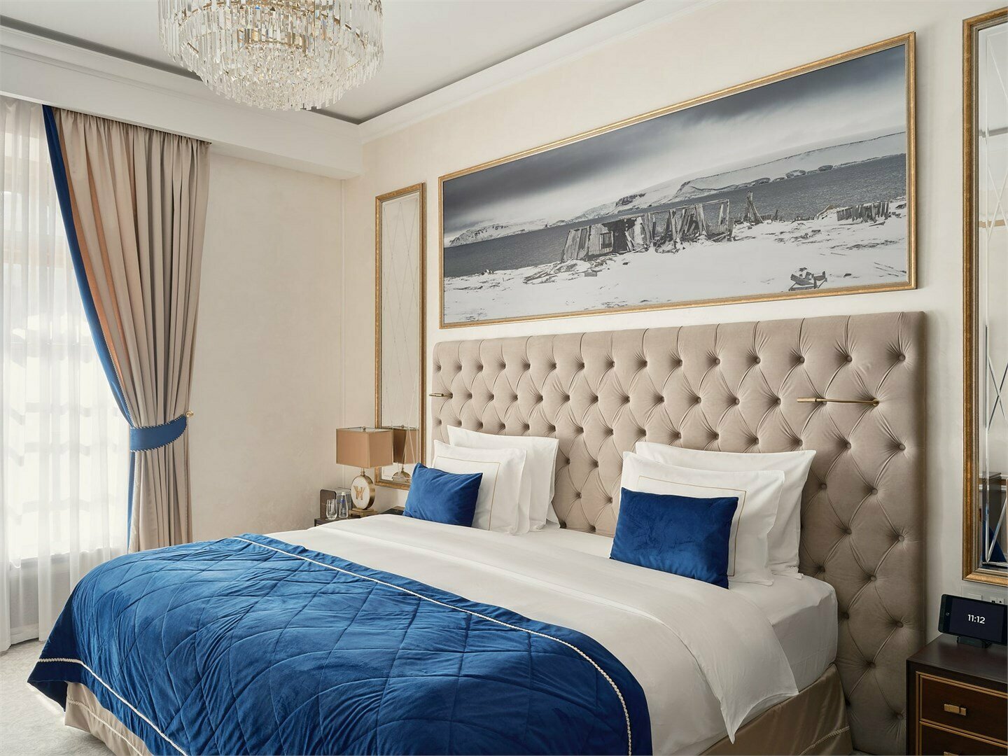 Делюкс с видом на город с одной большой кроватью