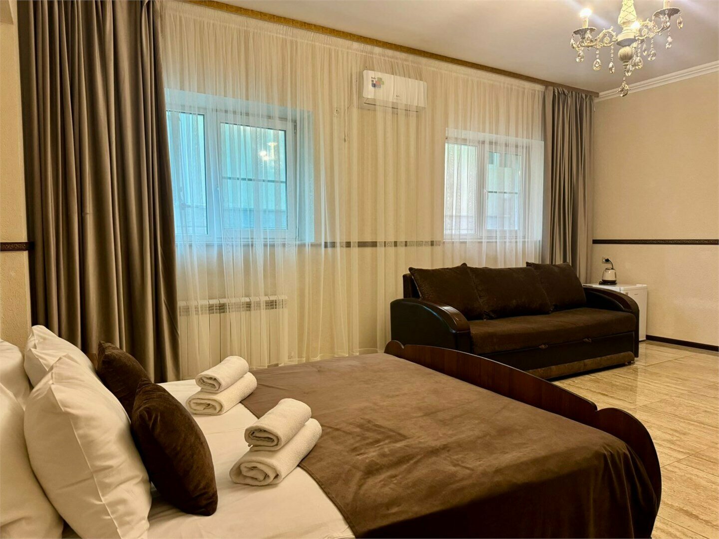 1 этаж I Стандарт четырехместный с двуспальной кроватью и диваном