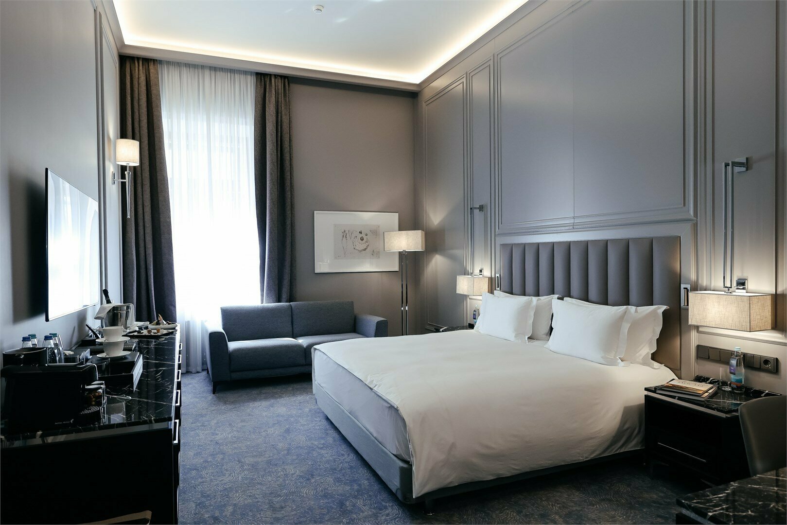 Делюкс с видом на Итальянскую улицу