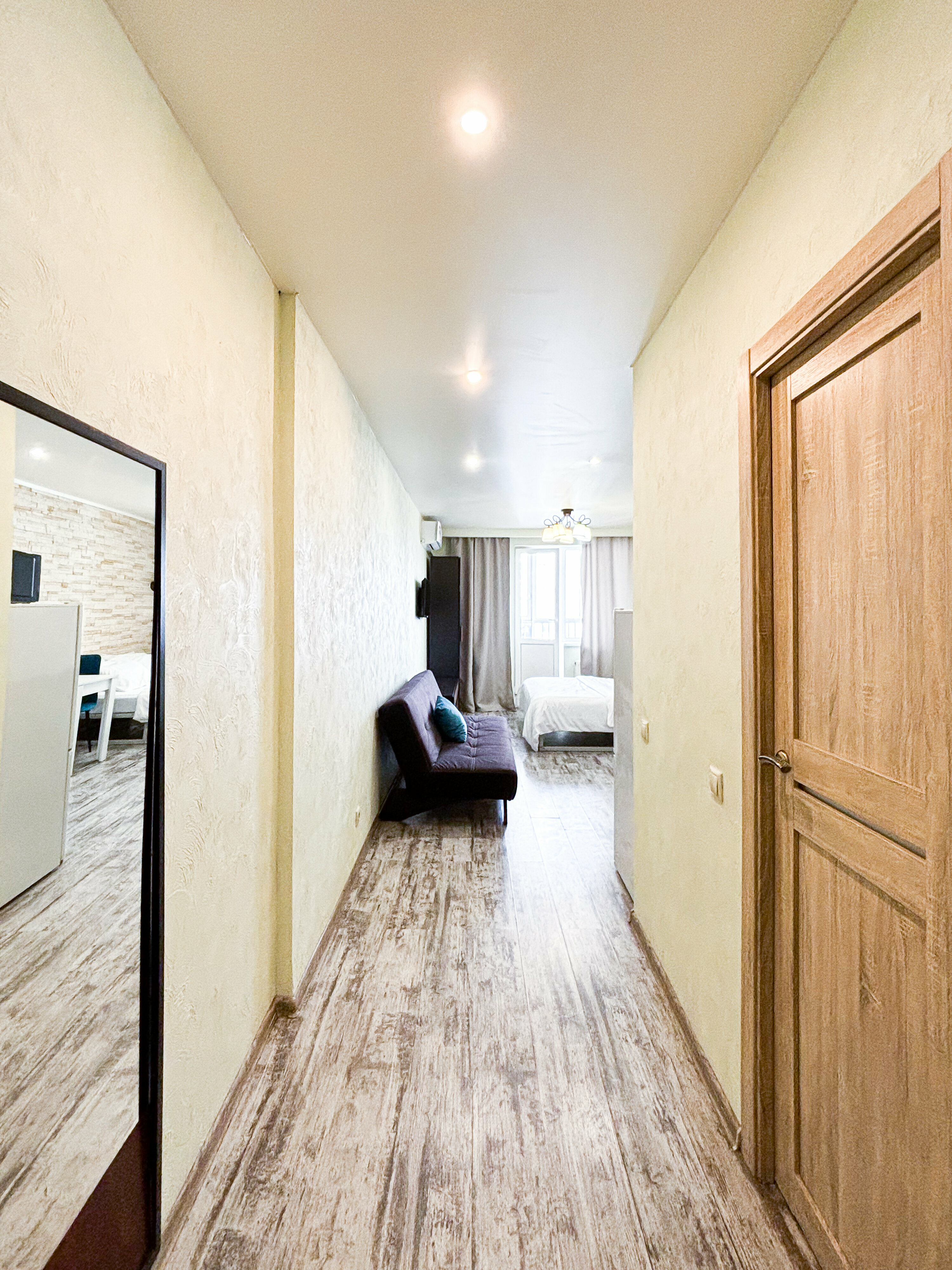 Номер-студия с кроватью размера "king-size" и диван-кроватью