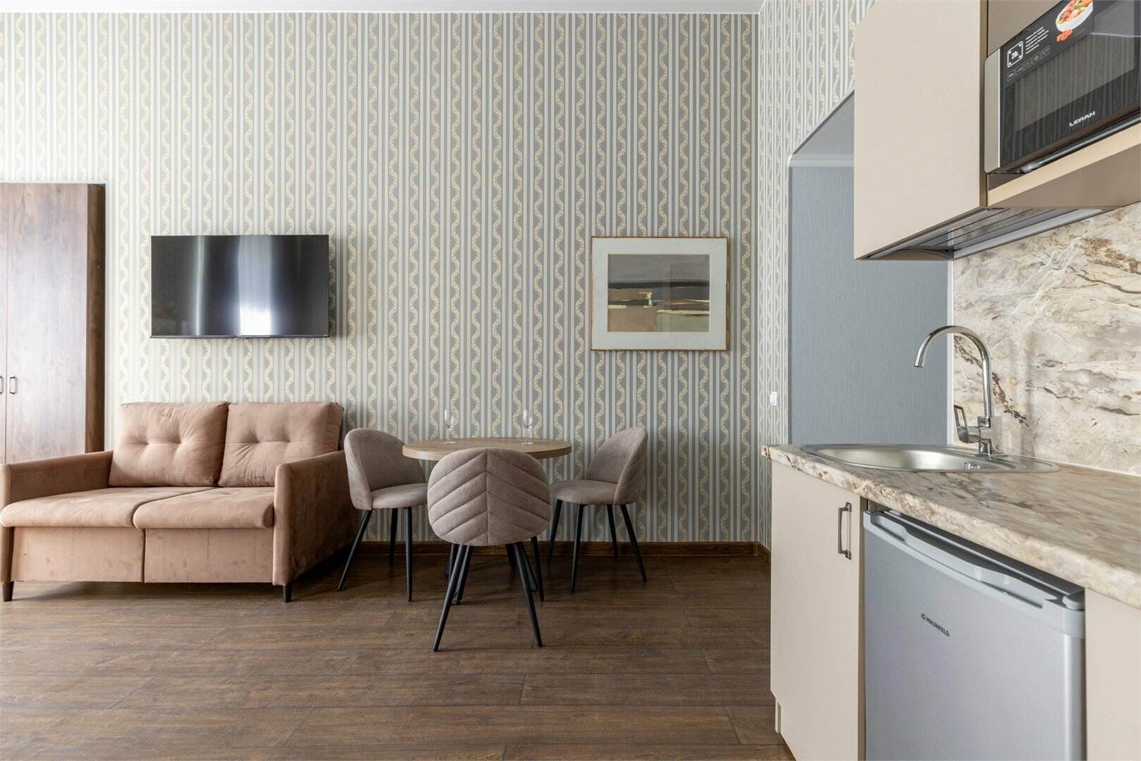 Делюкс Апартаменты с кроватью "Кинг-Сайз" и видом на город №4