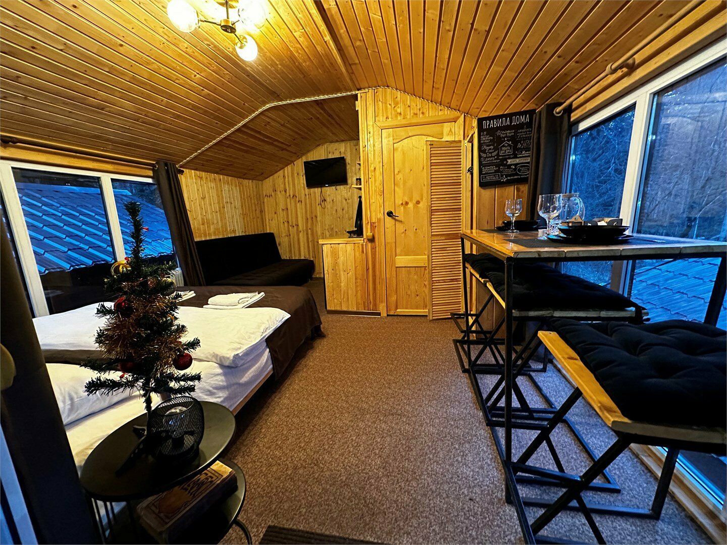 Домик на высоте 2 студия (двухспальная кровать, раскладной диван)