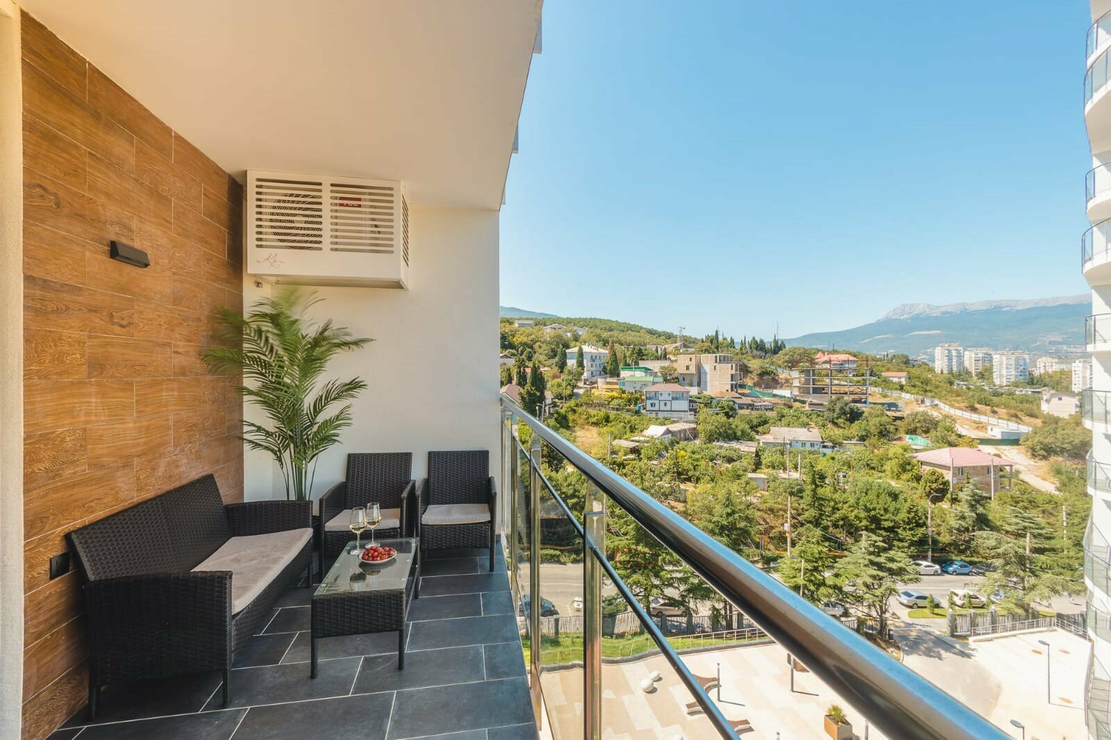 Студия Africa боковой вид на море