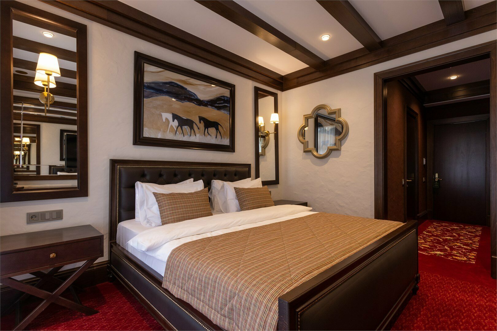 СУПЕРИОР С БАЛКОНОМ (ОДНА БОЛЬШАЯ КРОВАТЬ)