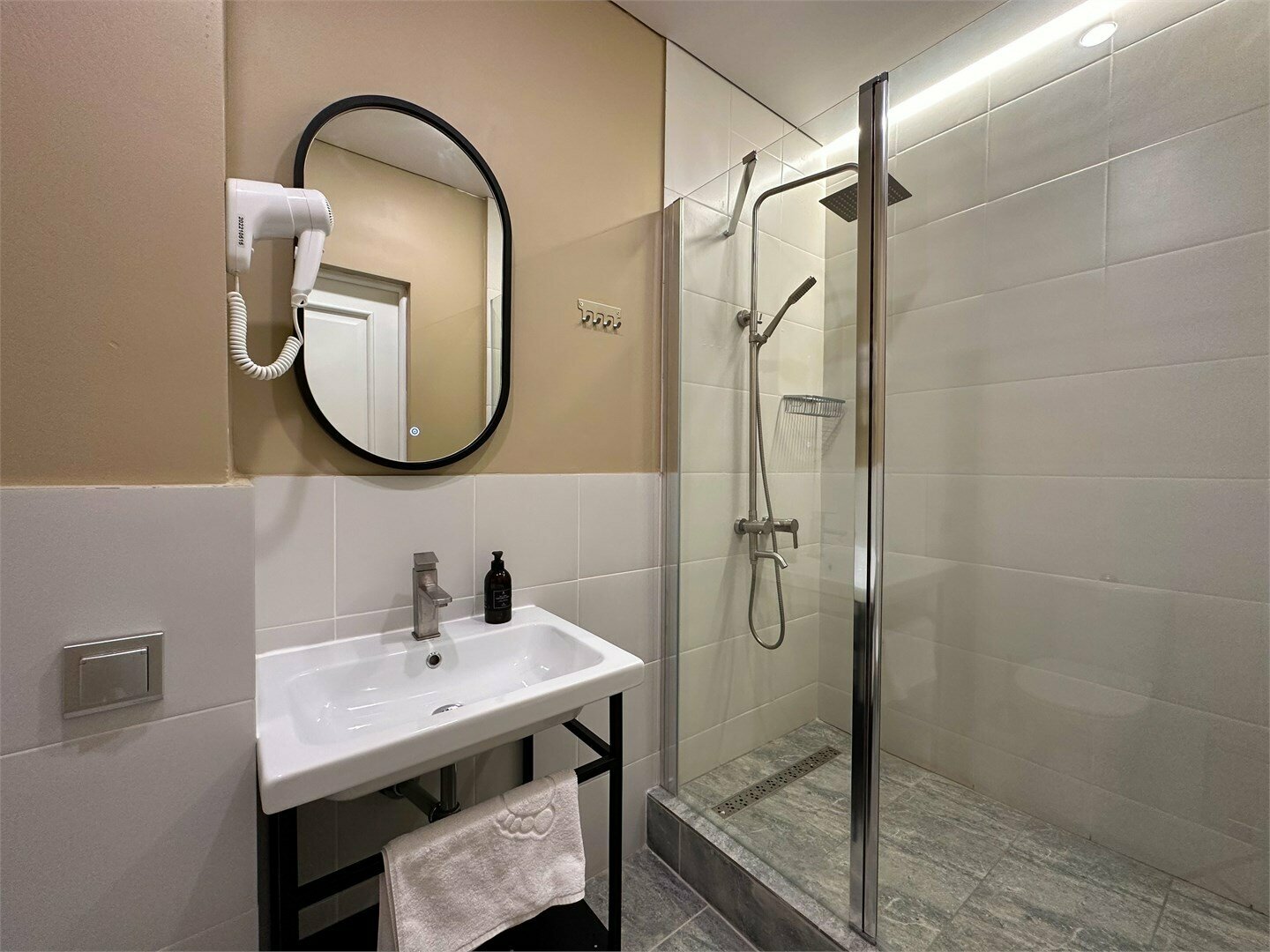 Двухмест. стандарт с 2-мя кроватями №4 (душевая в номере)