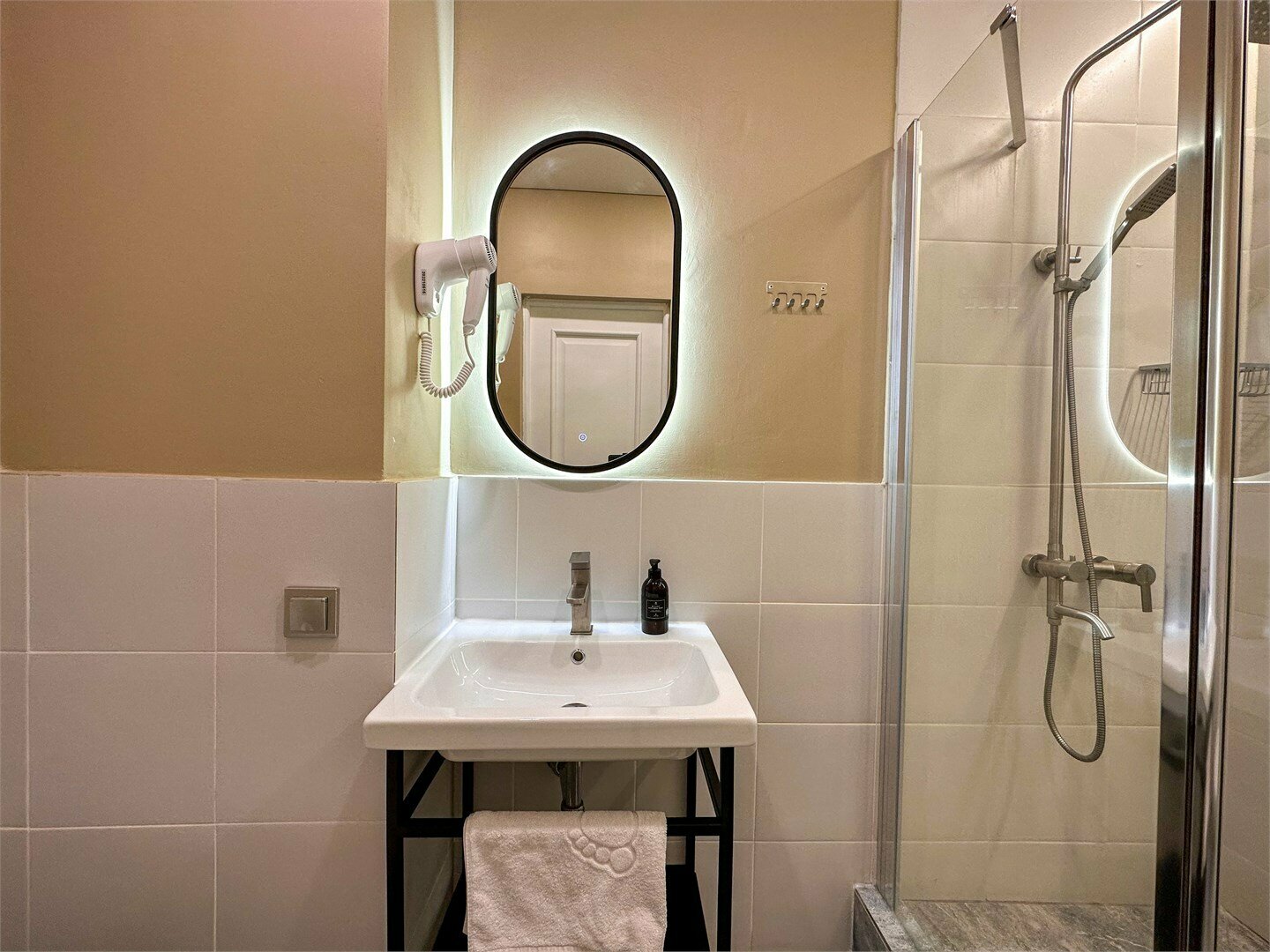 Двухмест. стандарт с 2-мя кроватями №4 (душевая в номере)