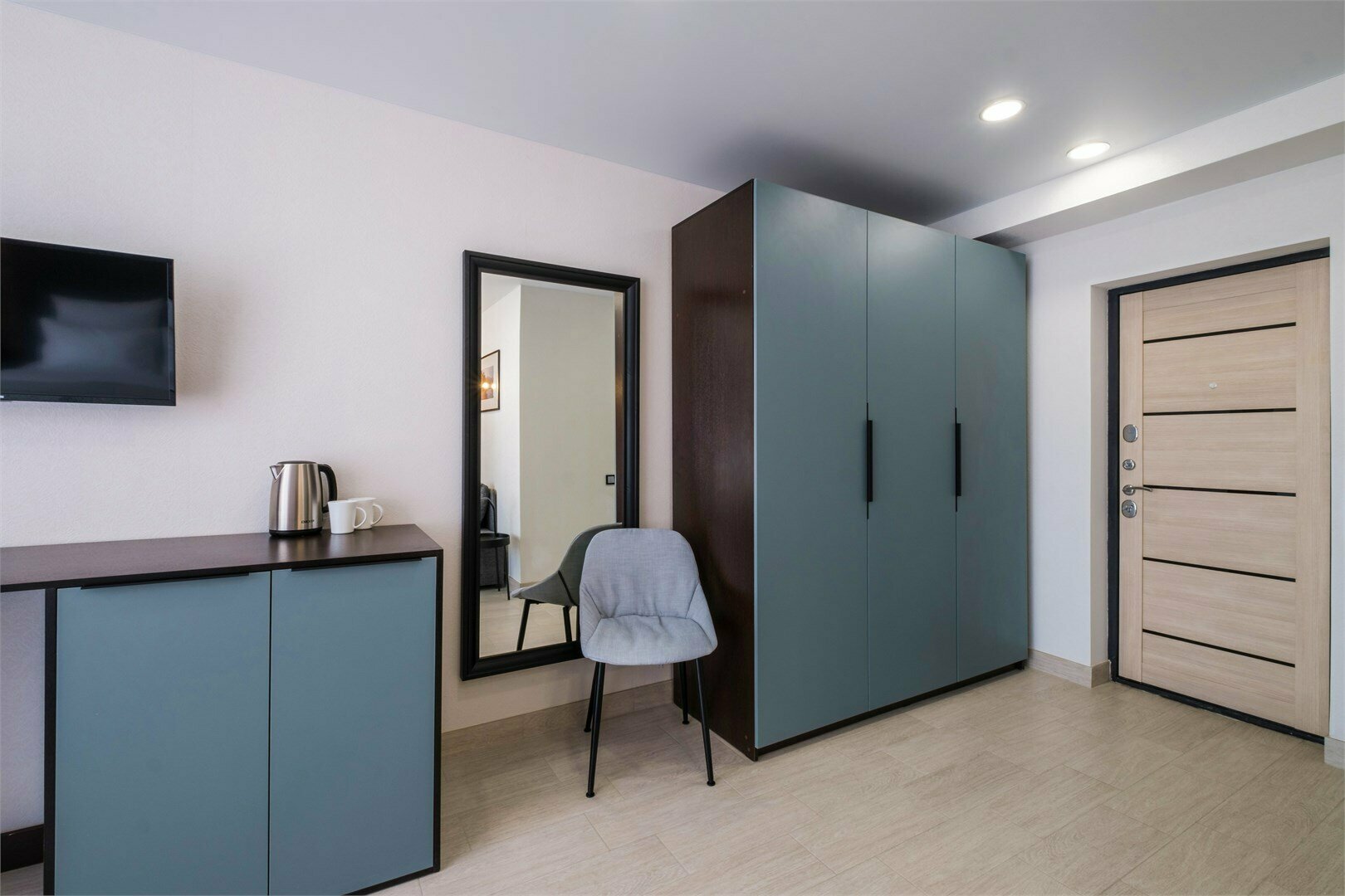 Номер с выходом к бассейну и видом на море