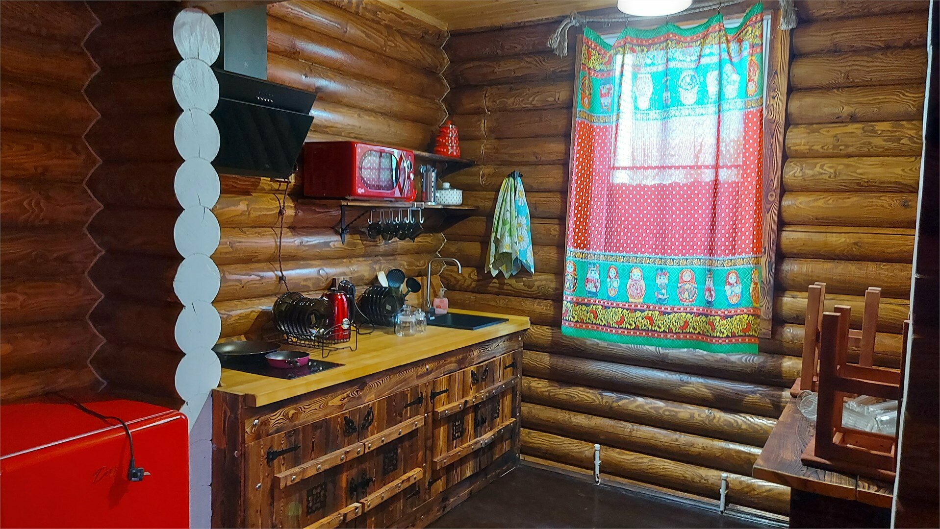 Коттедж с балконом