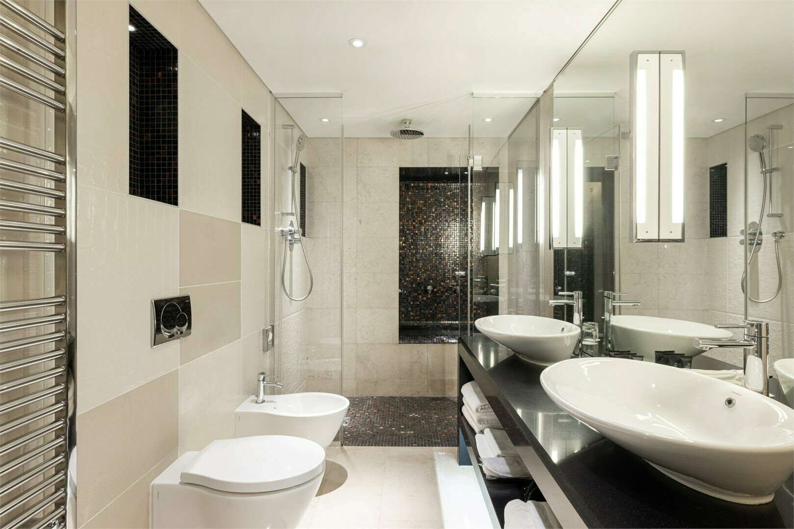 Двухуровневый люкс с одной большой кроватью