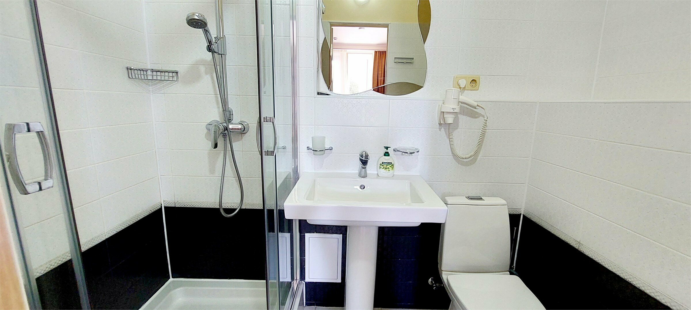 Полулюкс 6, 1 этаж, балкон, отдельный вход