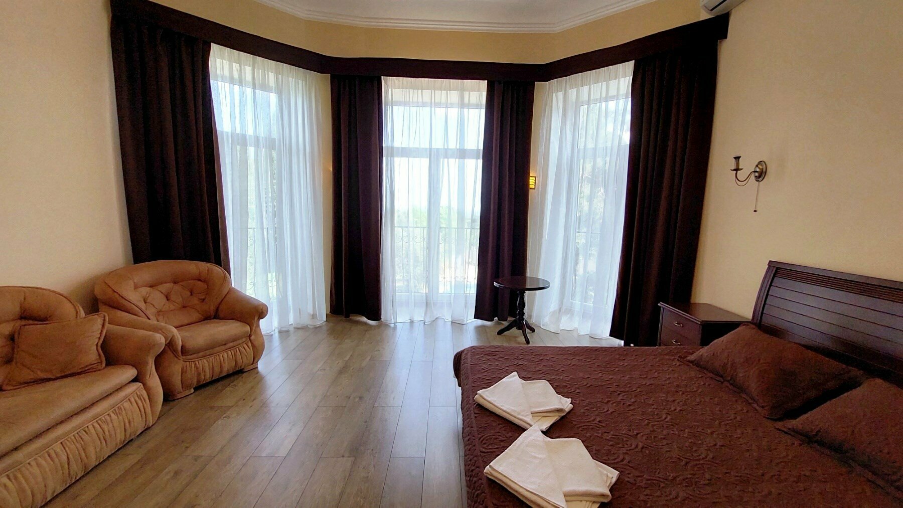 Полулюкс VIP 16, 2й этаж, вид на море