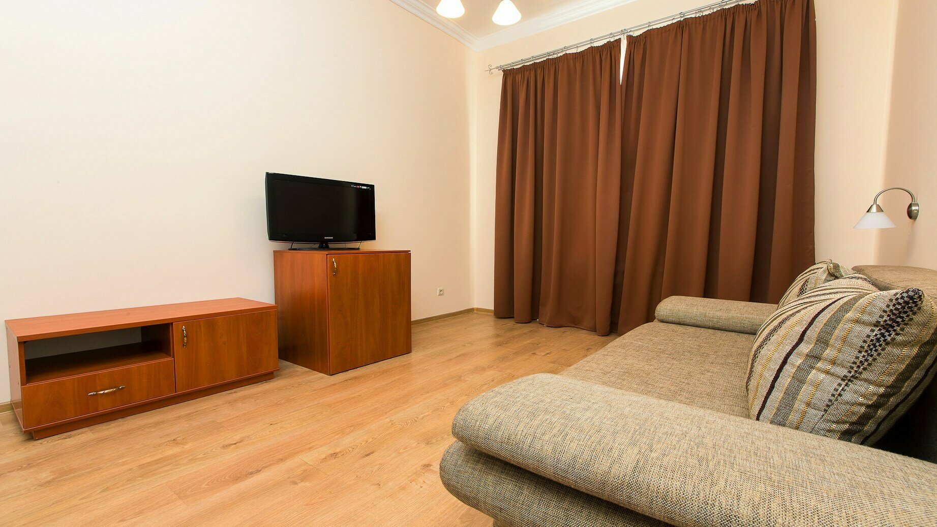 Полулюкс 14, 2й этаж, отдельный вход