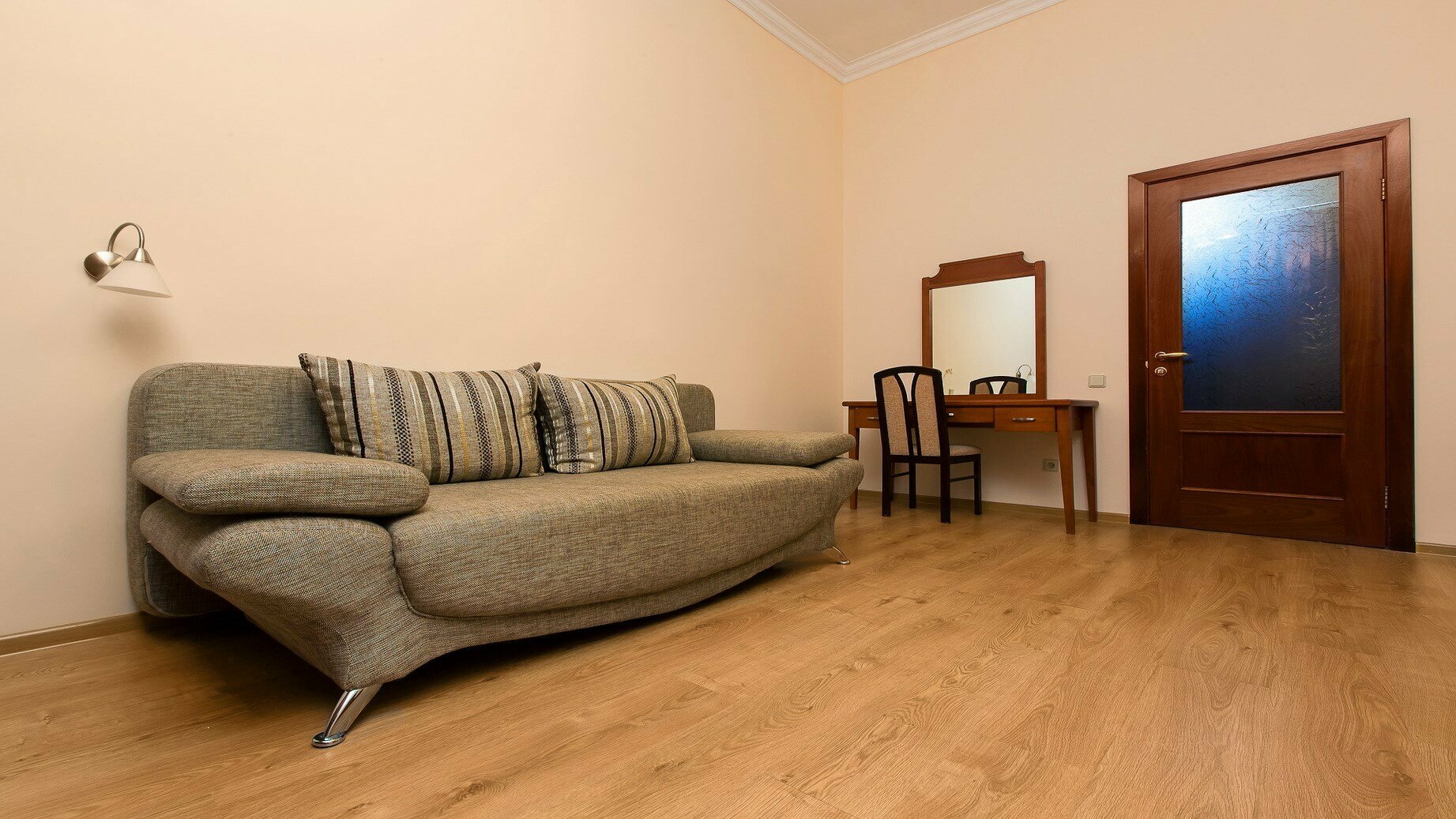 Полулюкс 14, 2й этаж, отдельный вход