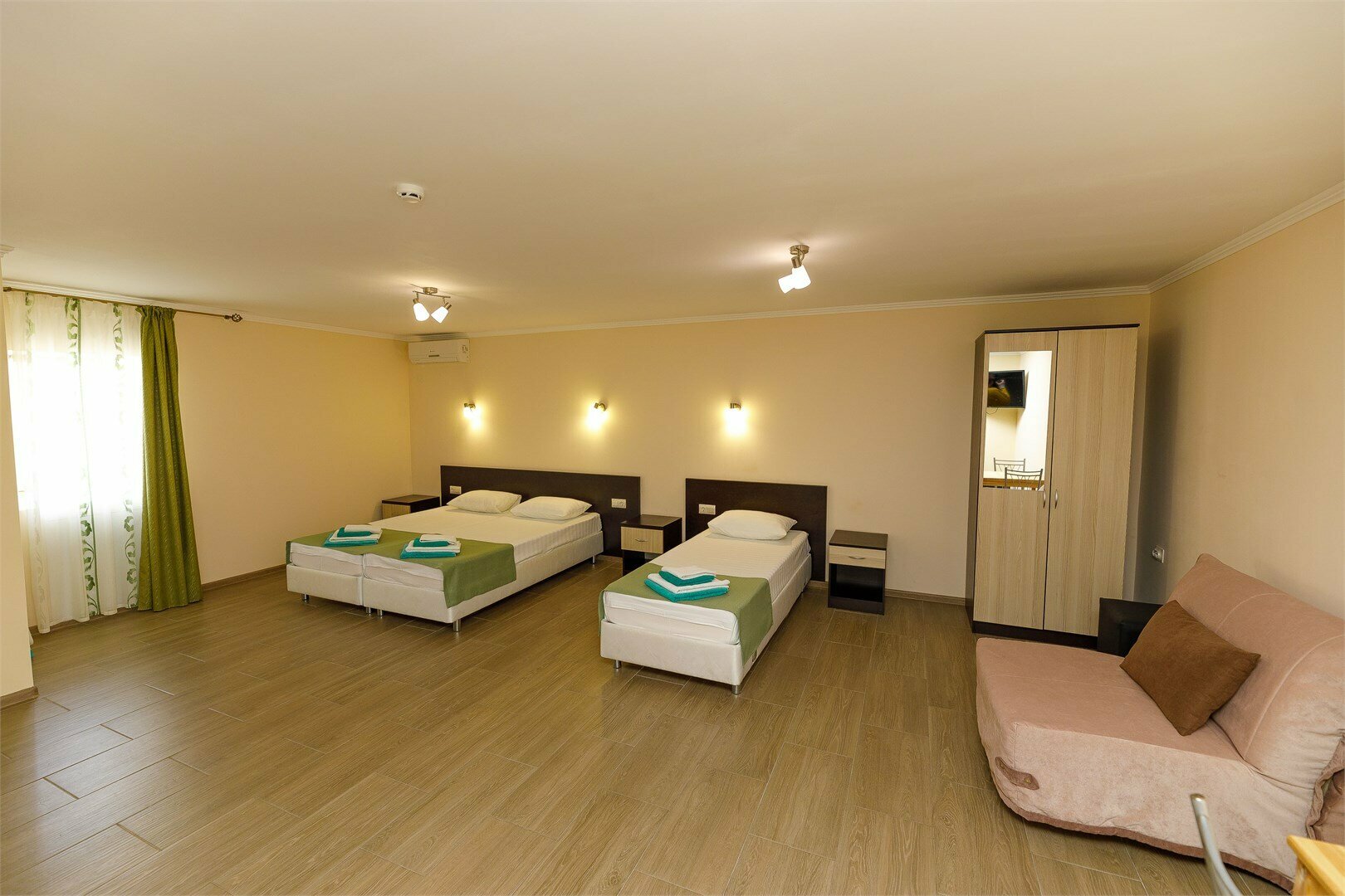 Номер - студия с кухней на 4 человек