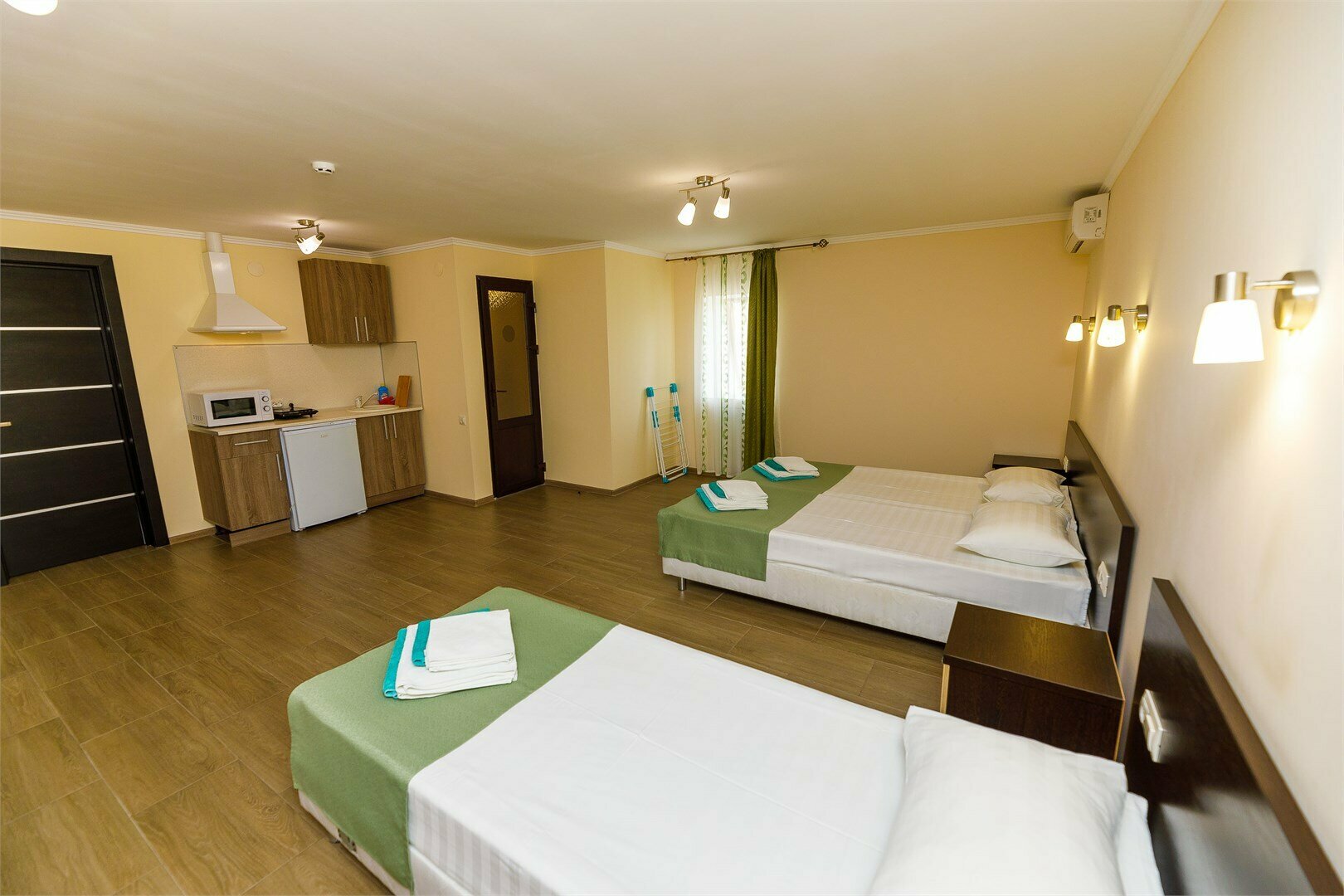 Номер - студия с кухней на 4 человек