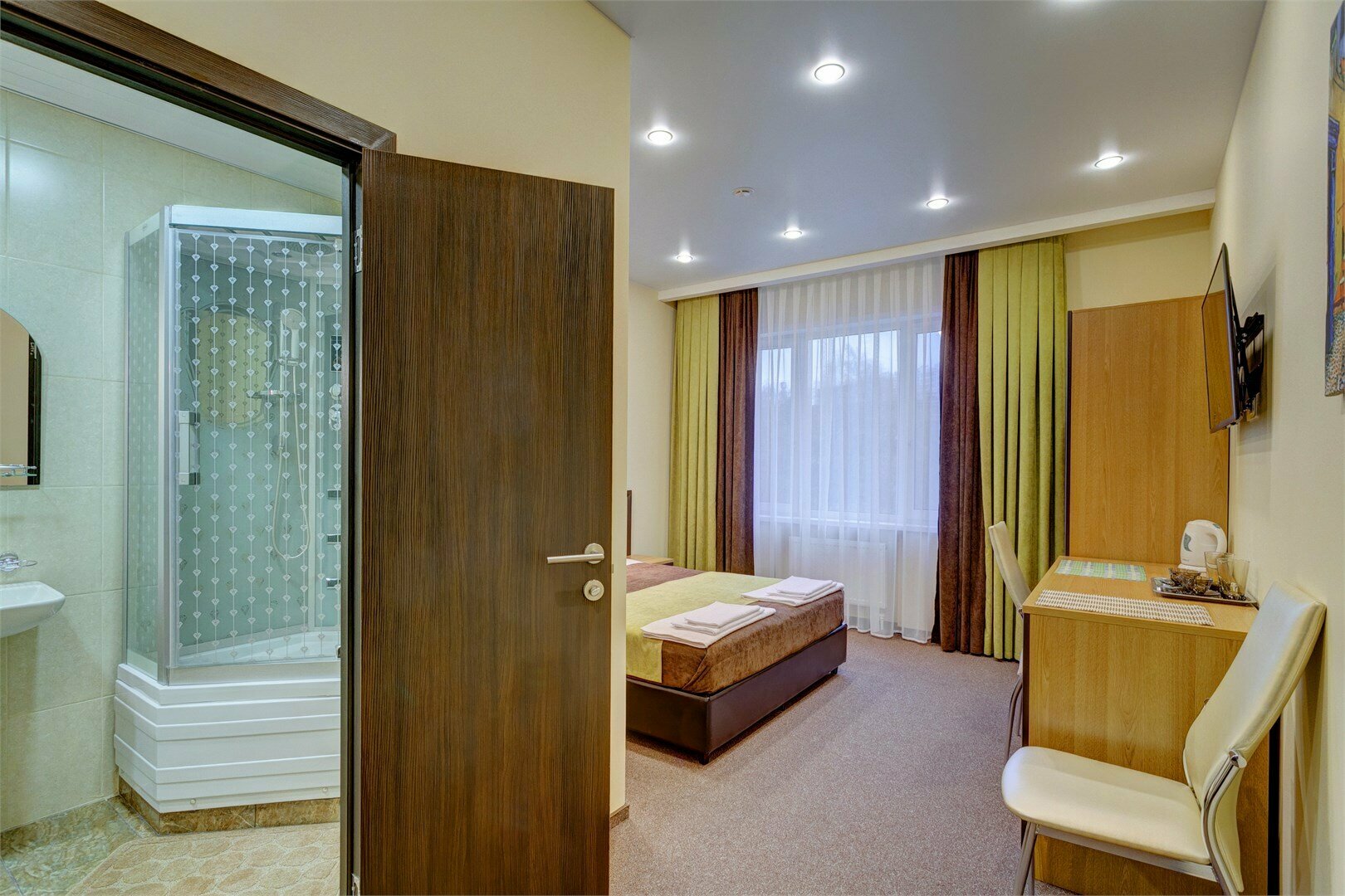 Улучшенный номер с двуспальной кроватью