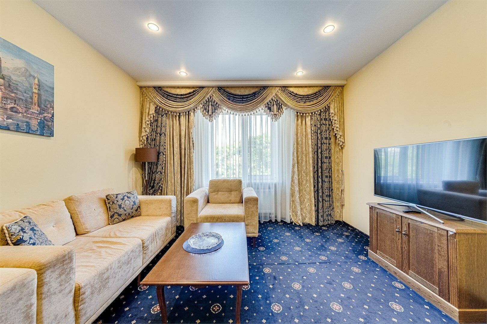 Люкс - двухкомнатный Номер