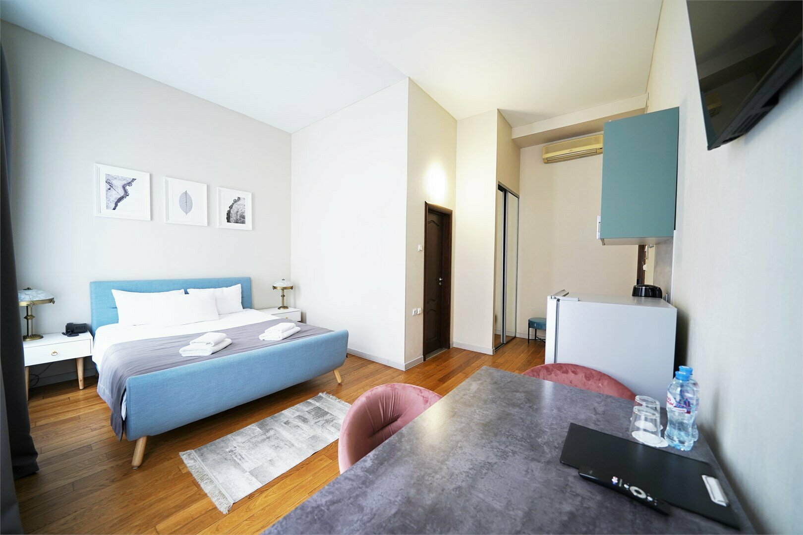 Меблированная комната с видом на ул. Гороховую