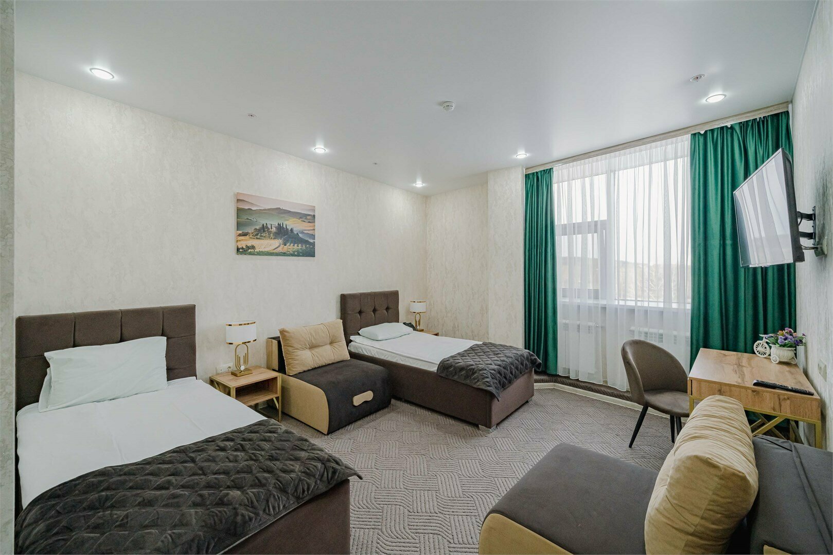 Двухместный улучшенный номер с двумя раздельными кроватями