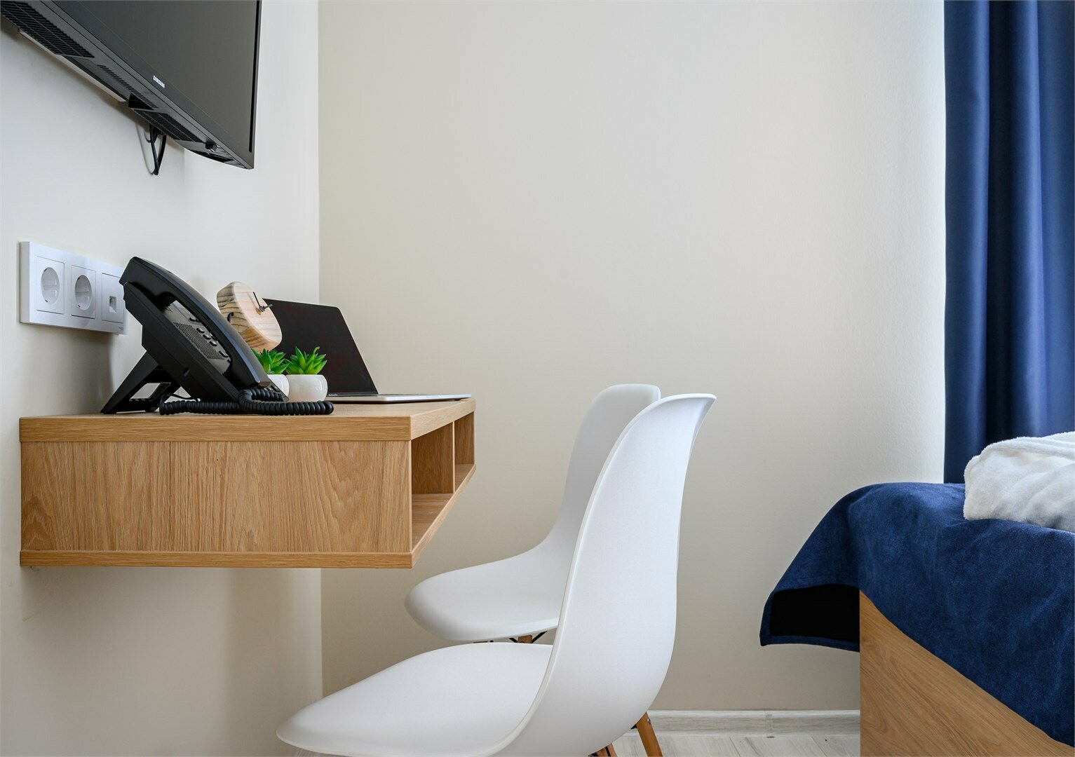 Улучшенный номер с 1 двуспальной или 2 раздельными кроватями