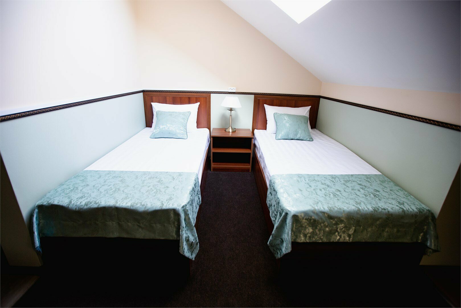 Стандартный двухместный номер,  2 односпальные кровати с традиционными матрасами.