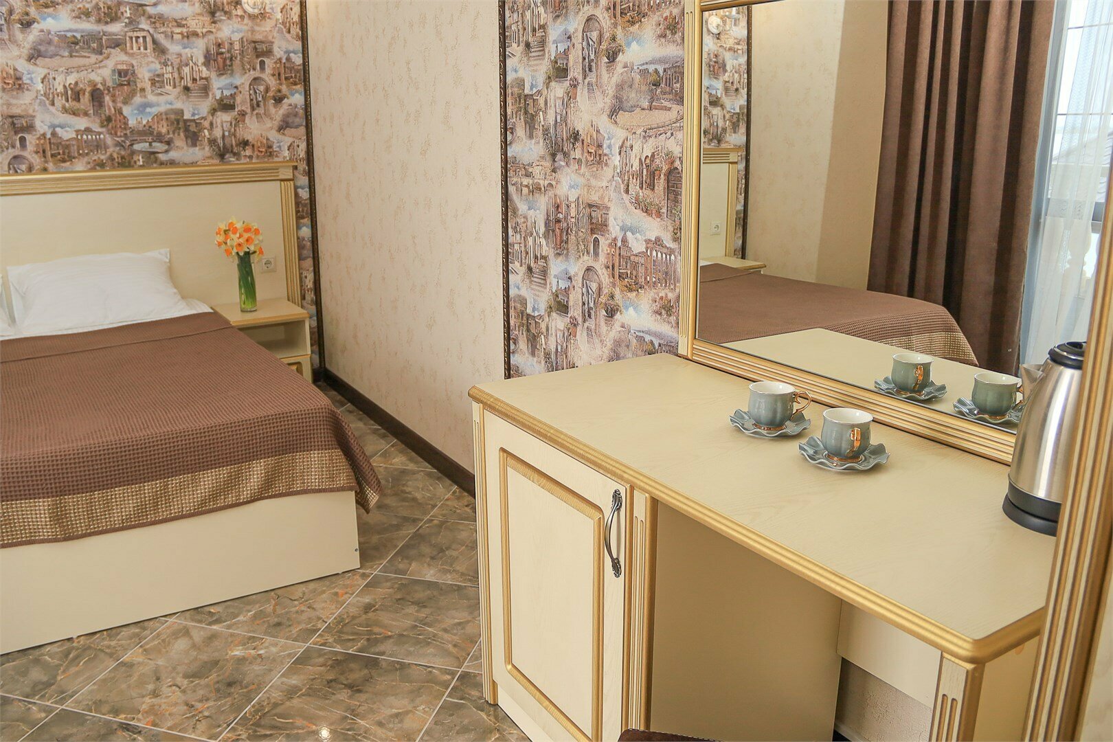 Двухместный с одной кроватью и видом на бассейн и море