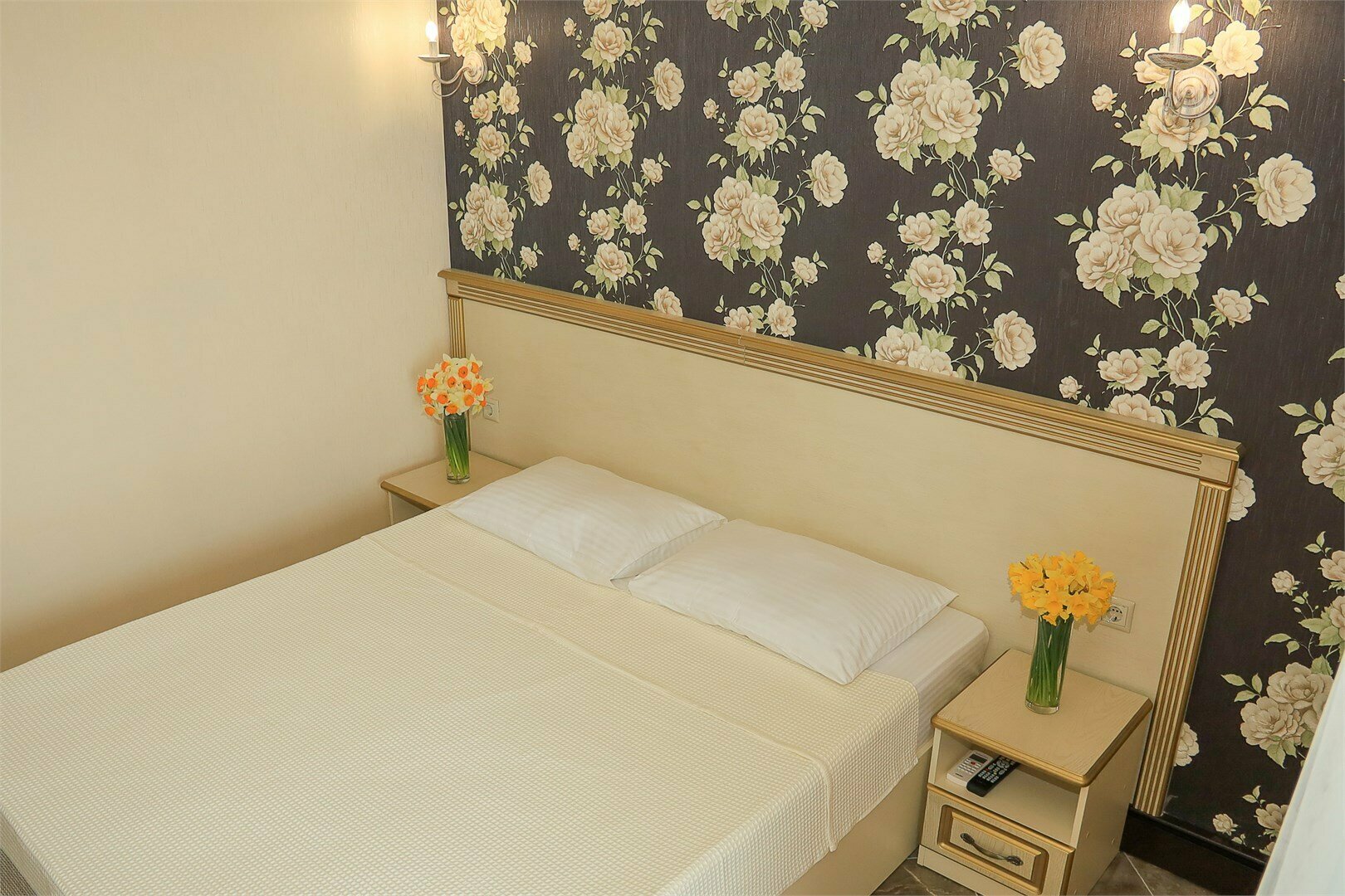 Семейный двухкомнатный номер с кухней и видом на бассейн и море