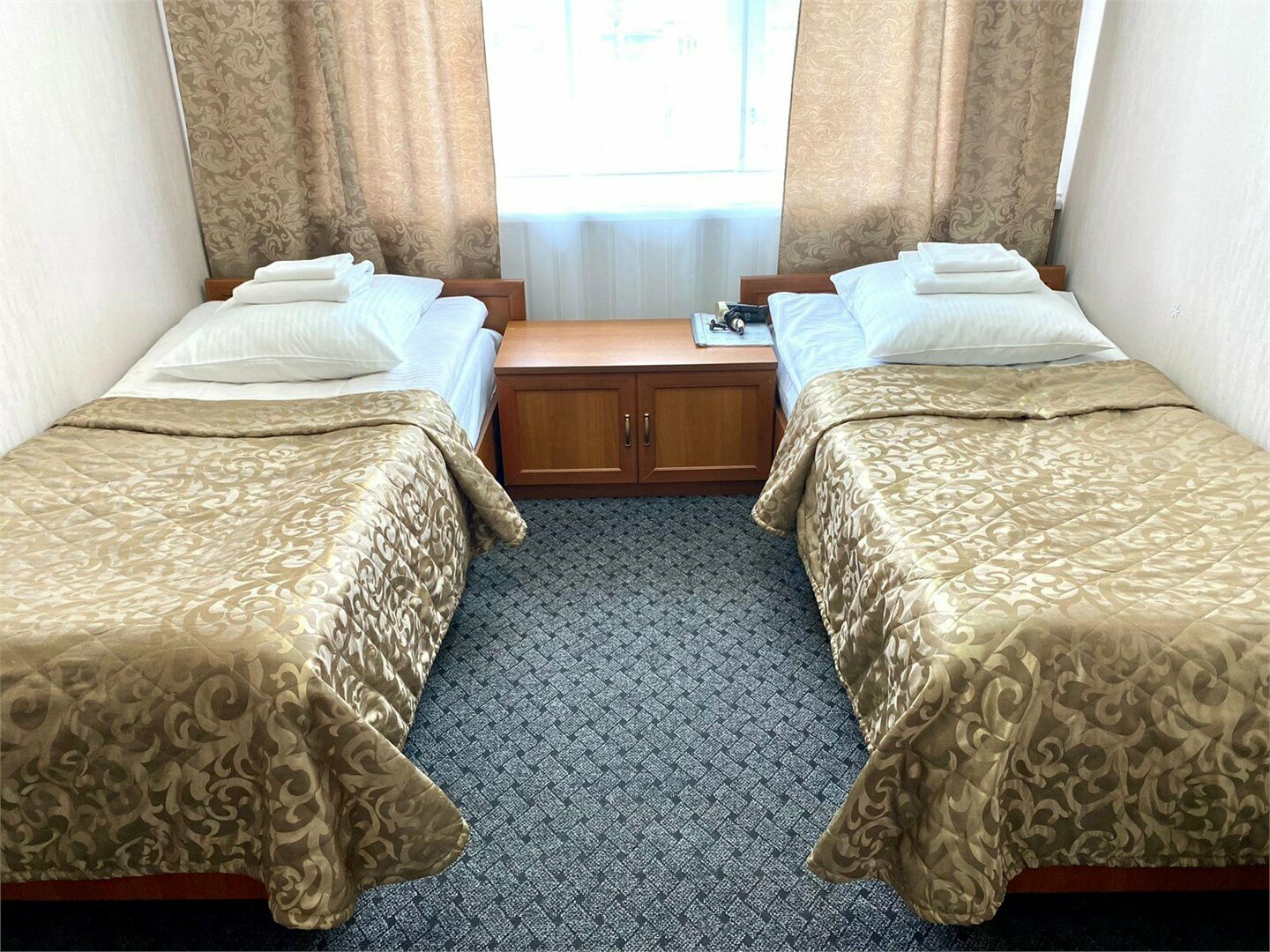 Улучшенный двухместный номер с 2 отдельными кроватями