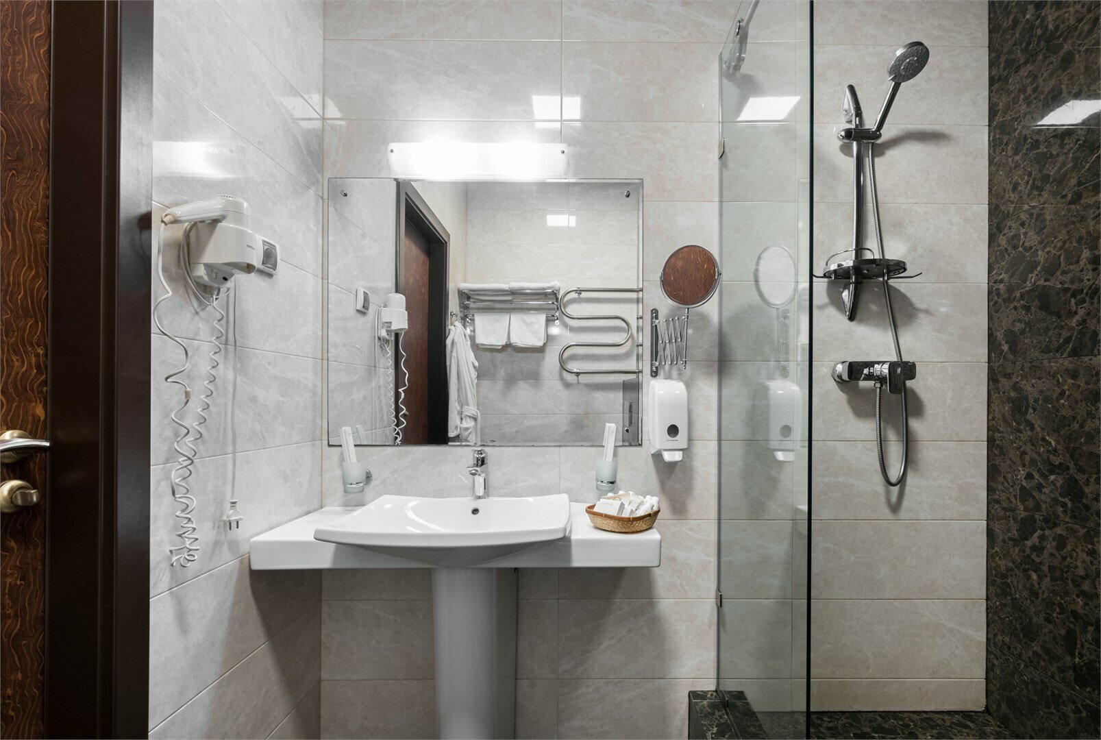 Комфорт двухместный с 1 кроватью или 2 отдельными кроватями (с кондиционером)