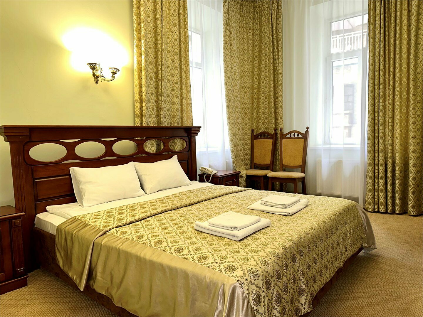 Номера Стандарт без балкона с одной совместной кроватью с видом во двор