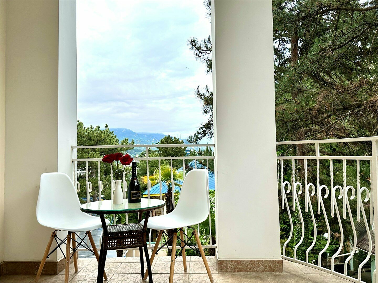 Номера Комфорт с балконом с одной совместной кроватью с видом на море