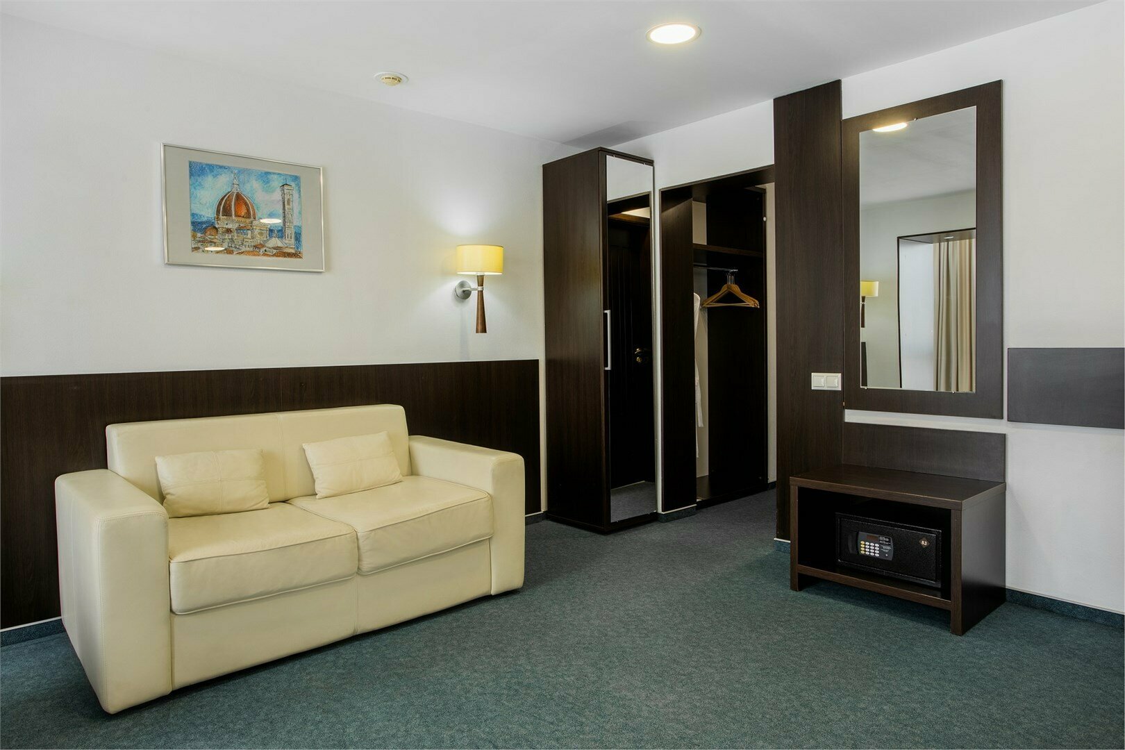 Джуниор Сюит