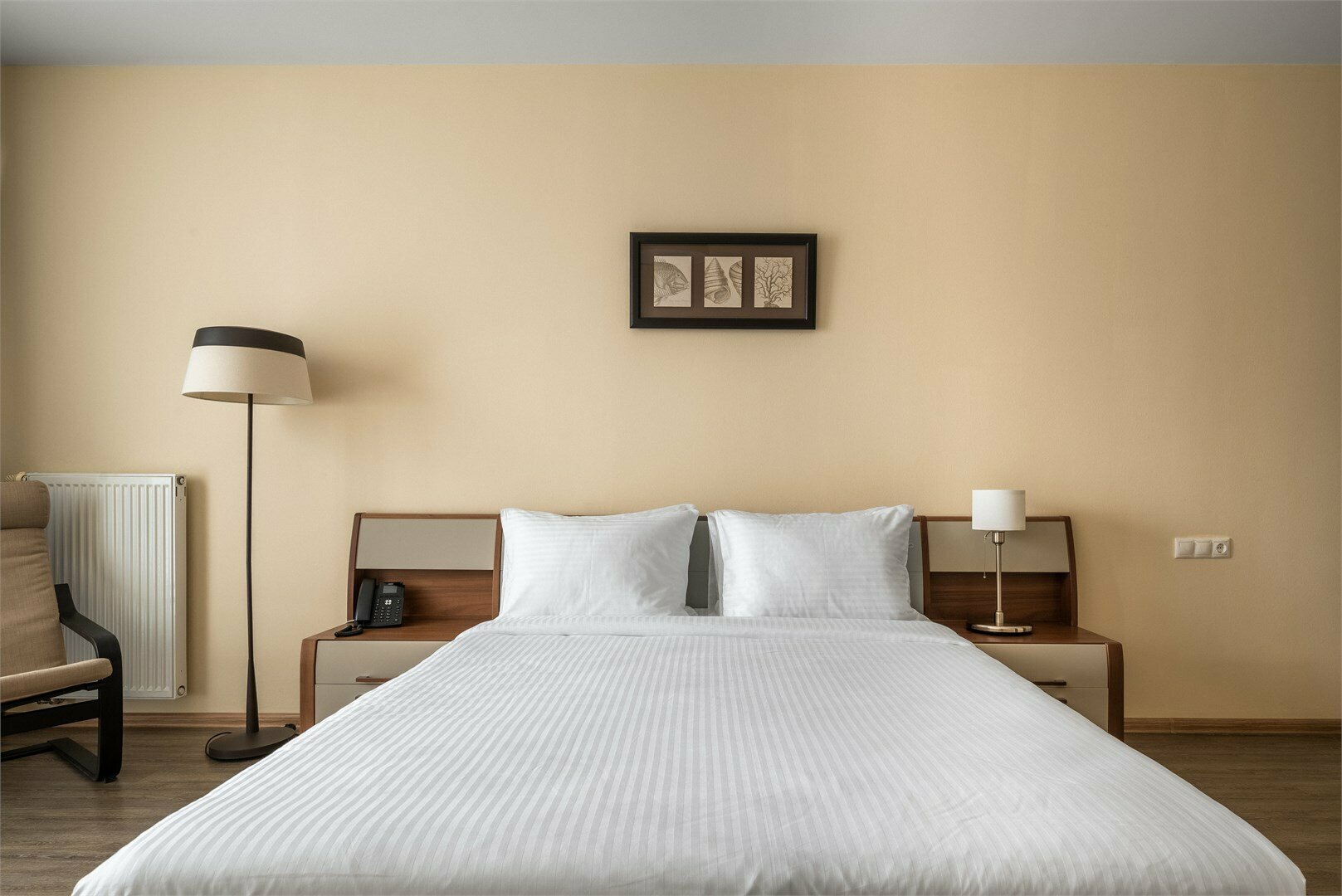 Улучшенные апартаменты с 2 спальнями  ( одна двуспальная кровать и две односпальные)