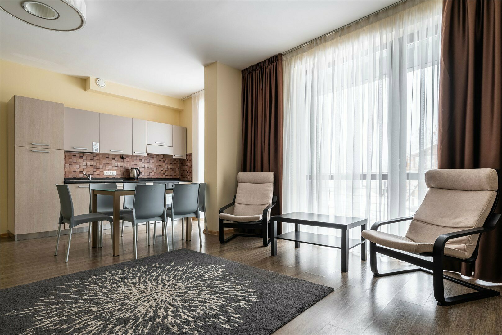 Улучшенные апартаменты с 2 спальнями  ( одна двуспальная кровать и две односпальные)