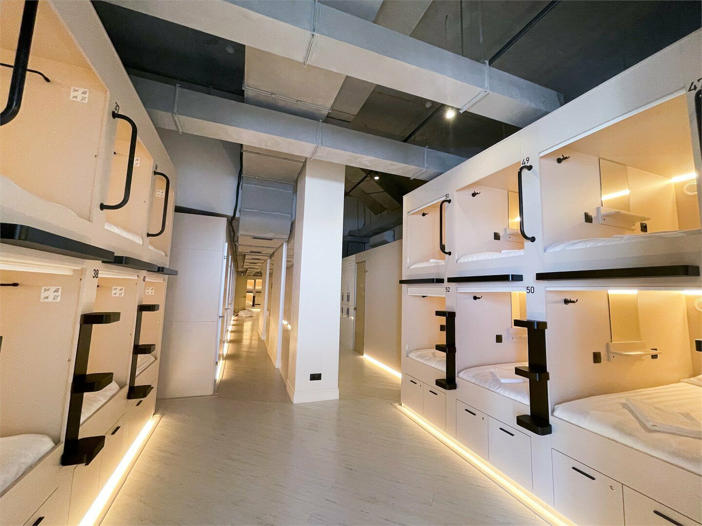 Двухместная капсула в общей зоне (верх)