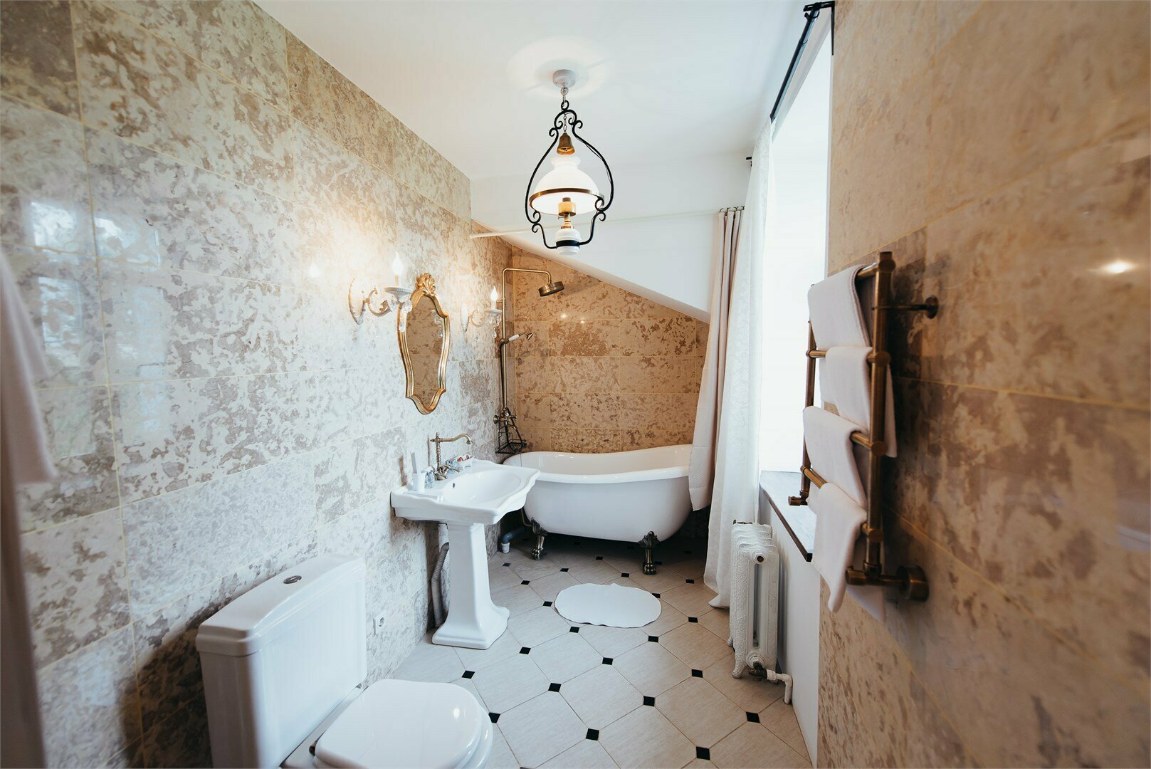 Правое крыло дома с мезонином