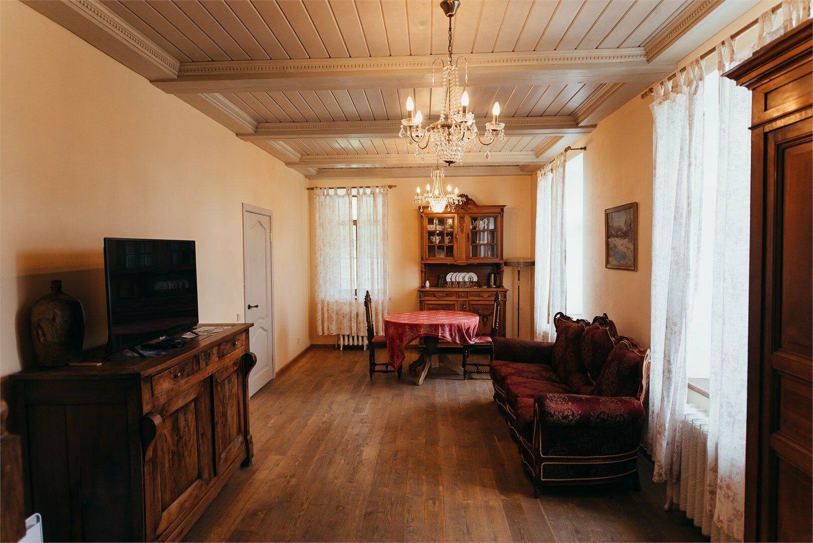 Правое крыло дома с мезонином