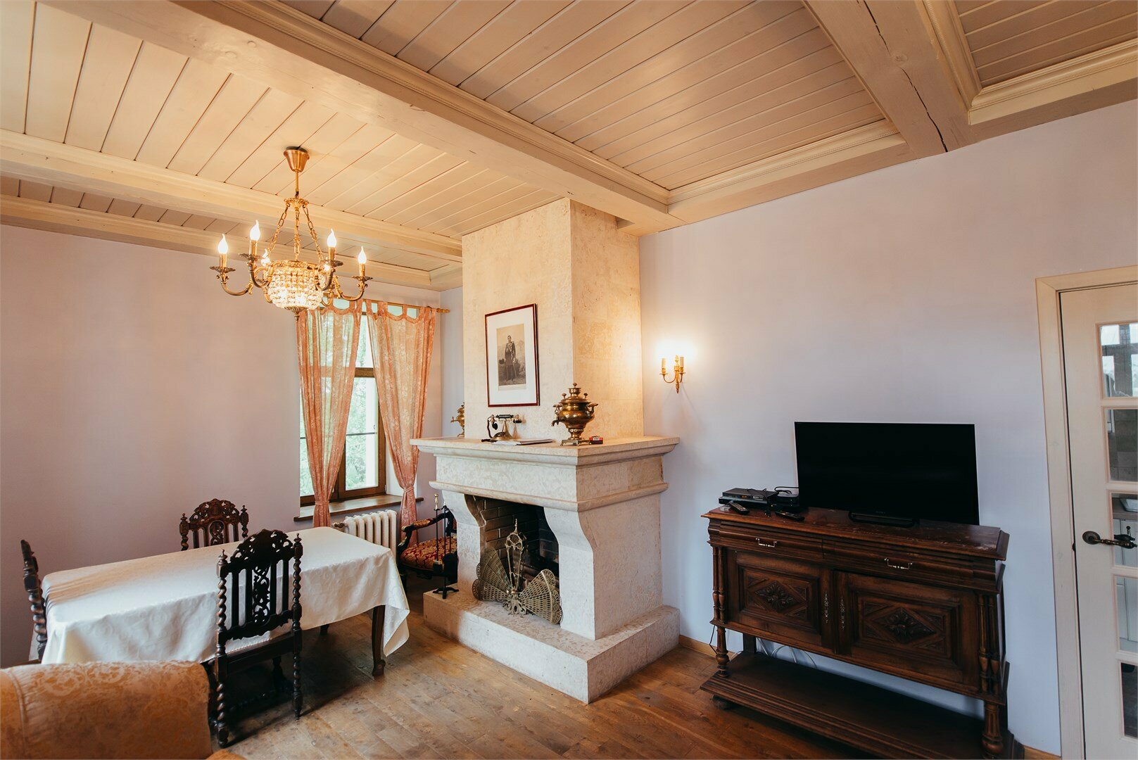 Левое крыло дома с мезонином